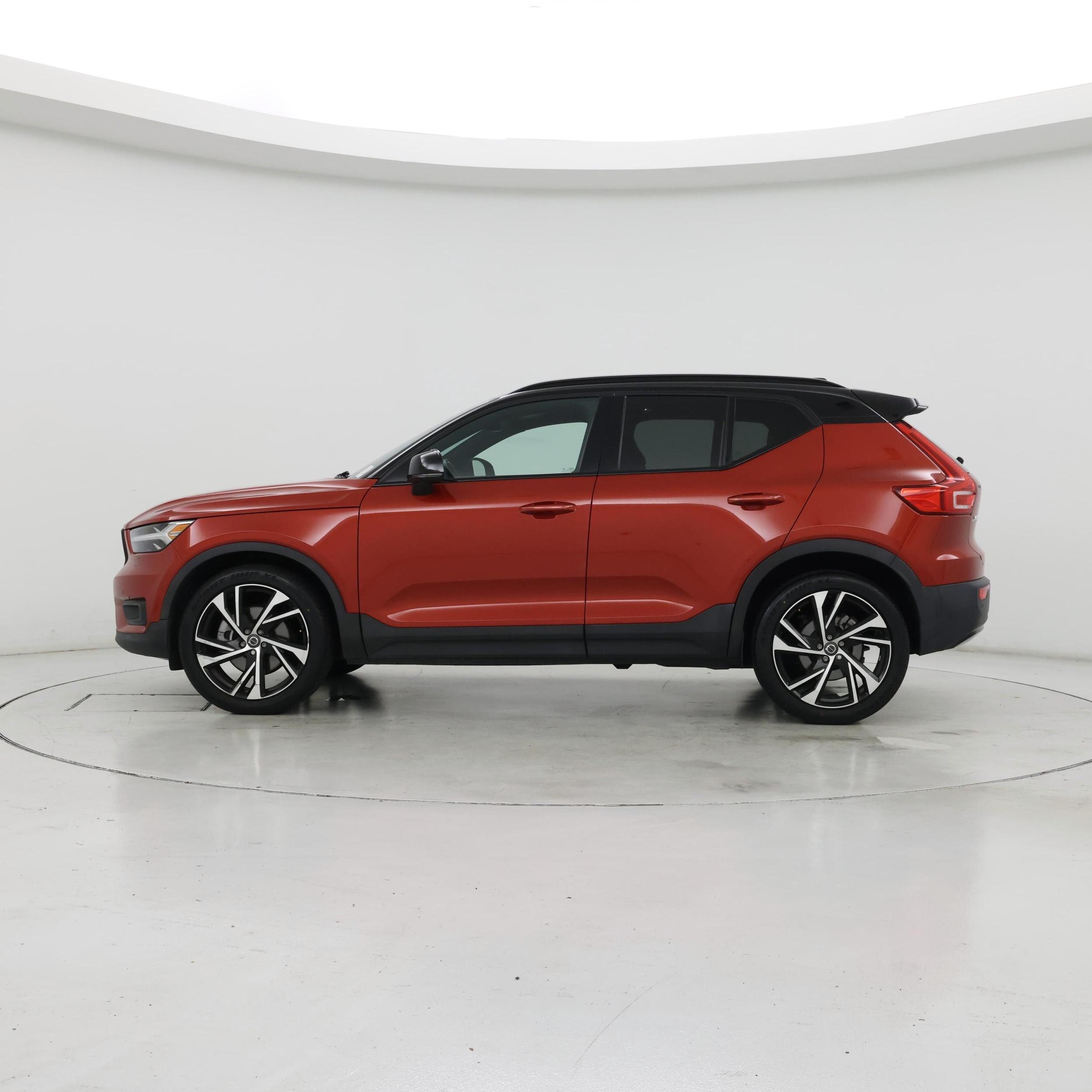 Thumbnail: 2021 Volvo XC40 - 3