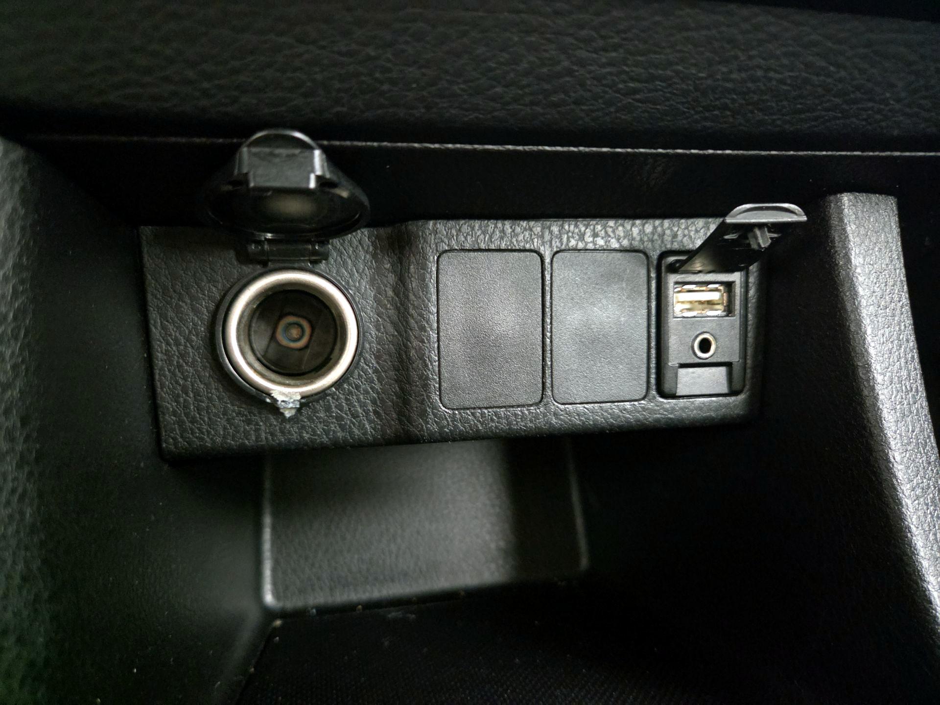 Thumbnail: 2014 Toyota Corolla - 18