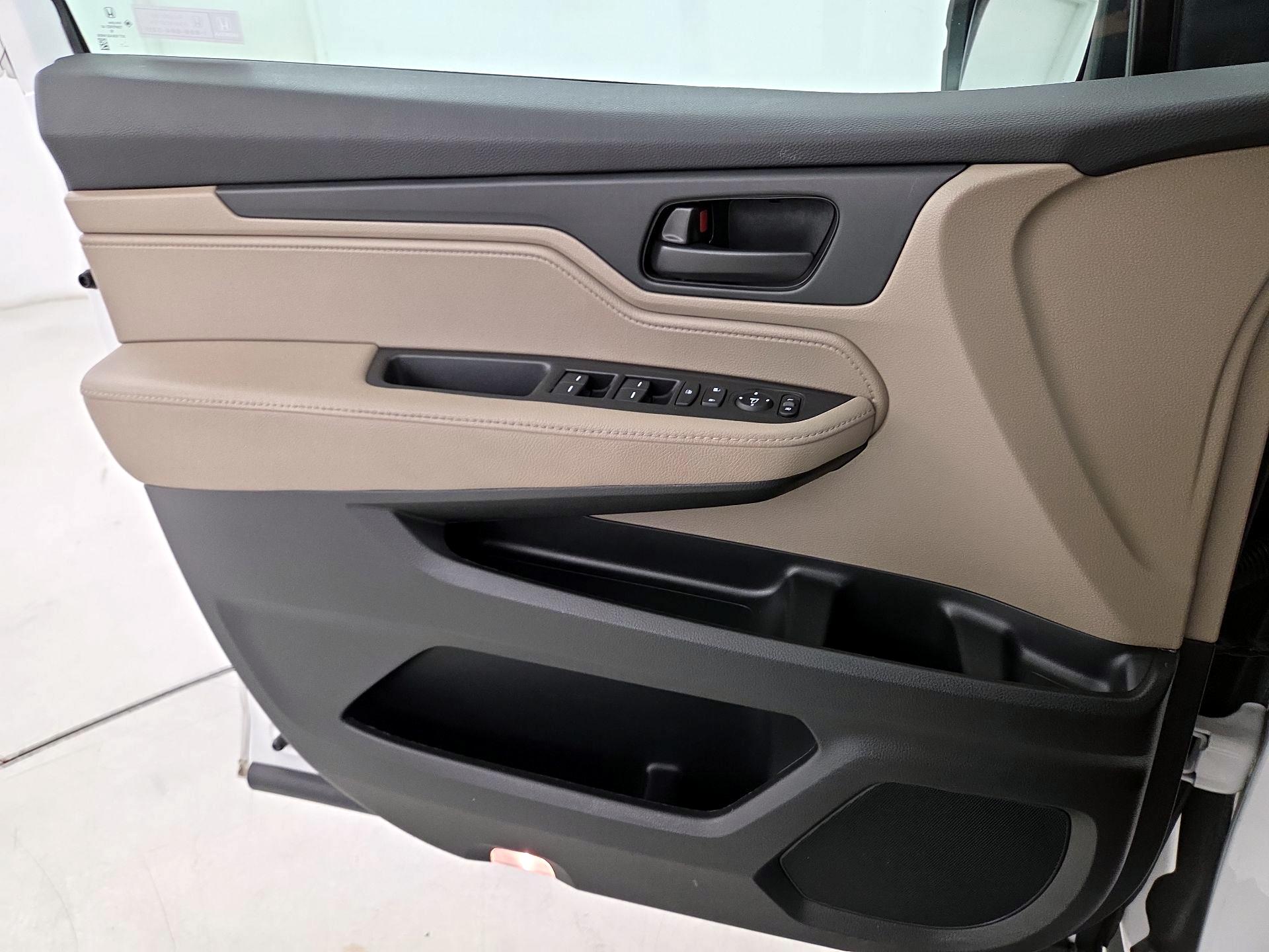 Thumbnail: 2023 Honda Odyssey - 12