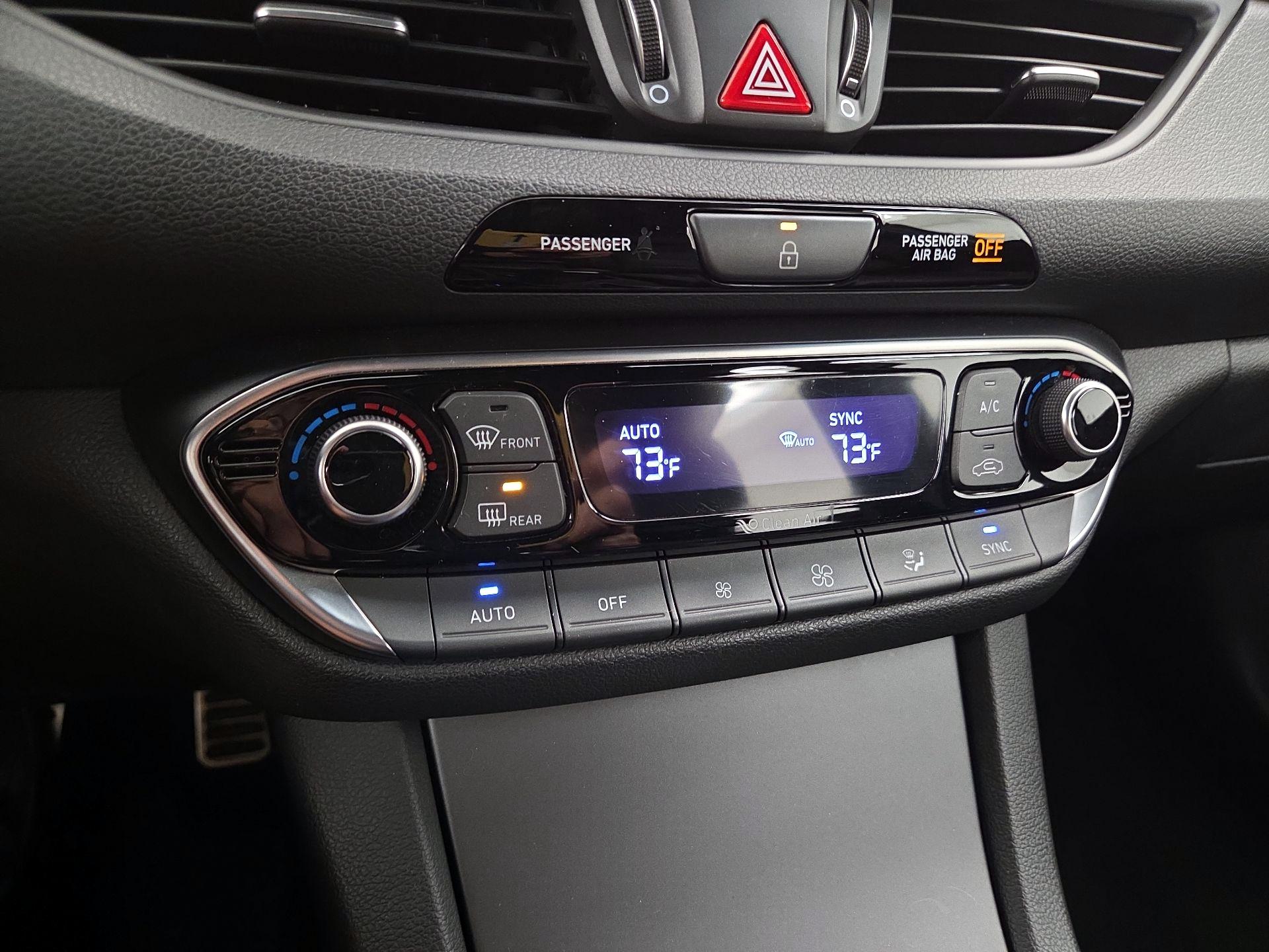 Thumbnail: 2019 Hyundai Elantra - 17