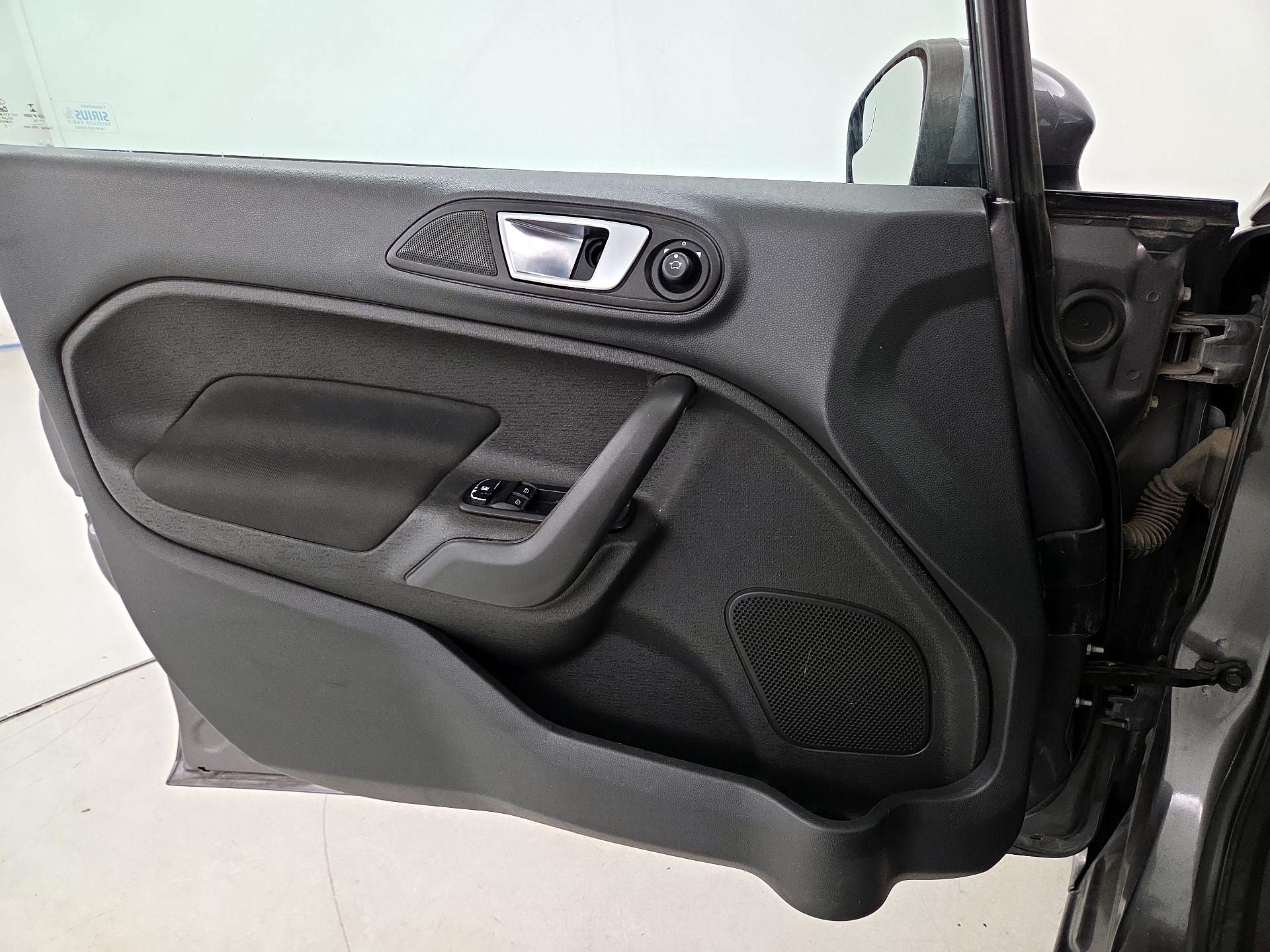 Thumbnail: 2014 Ford Fiesta - 12