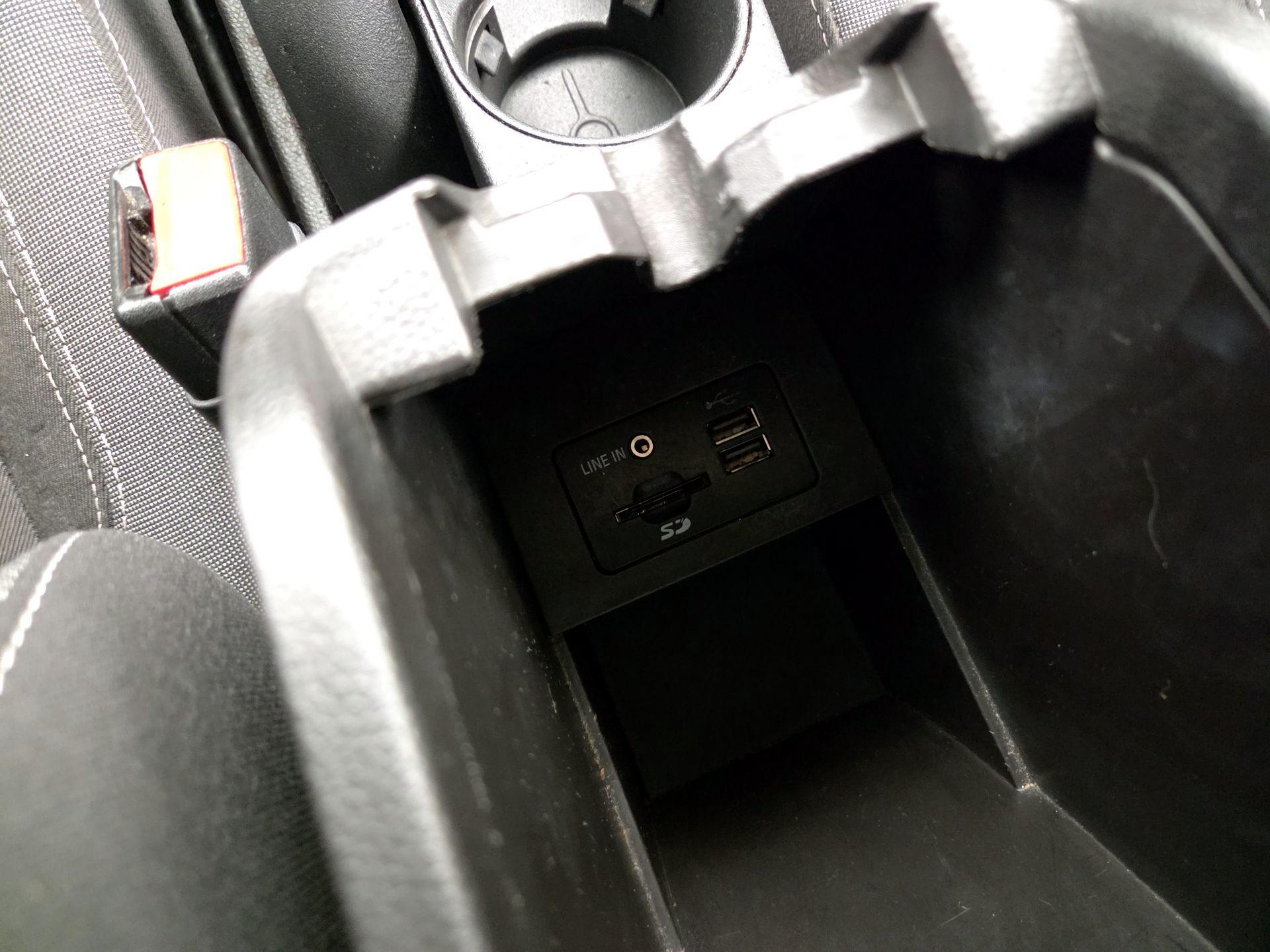 Thumbnail: 2014 Ford Fiesta - 17