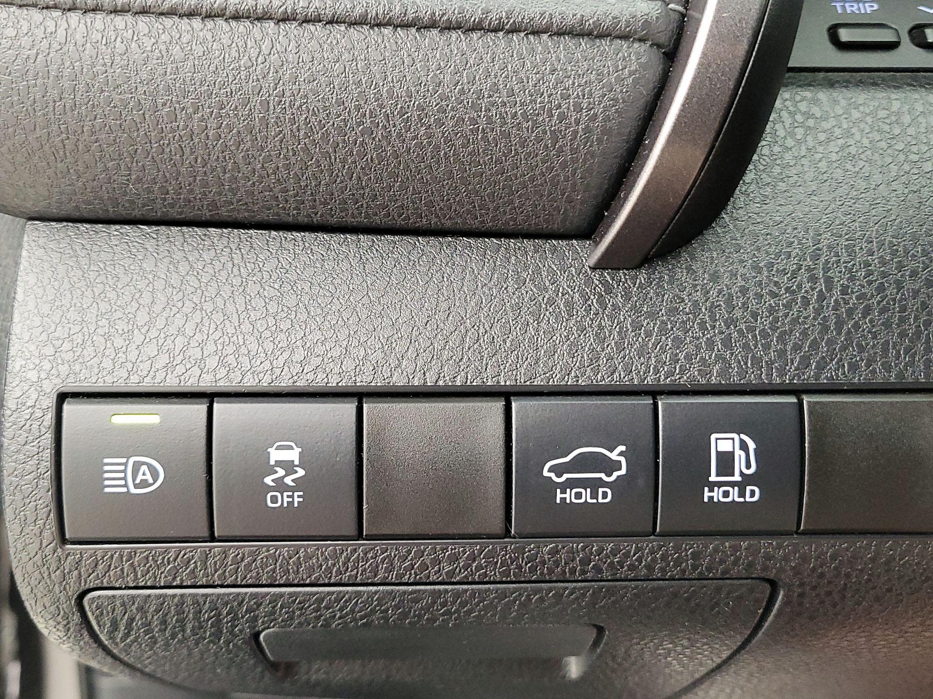 Thumbnail: 2020 Toyota Camry - 13