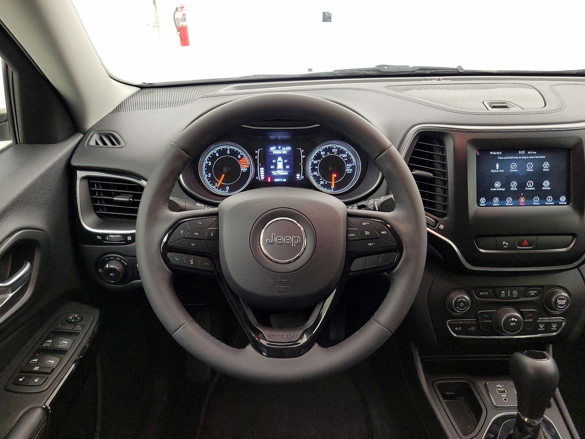 Thumbnail: 2020 Jeep Cherokee - 10