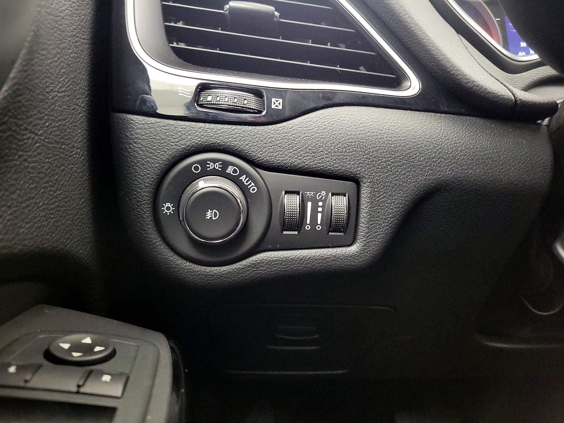 Thumbnail: 2020 Jeep Cherokee - 13