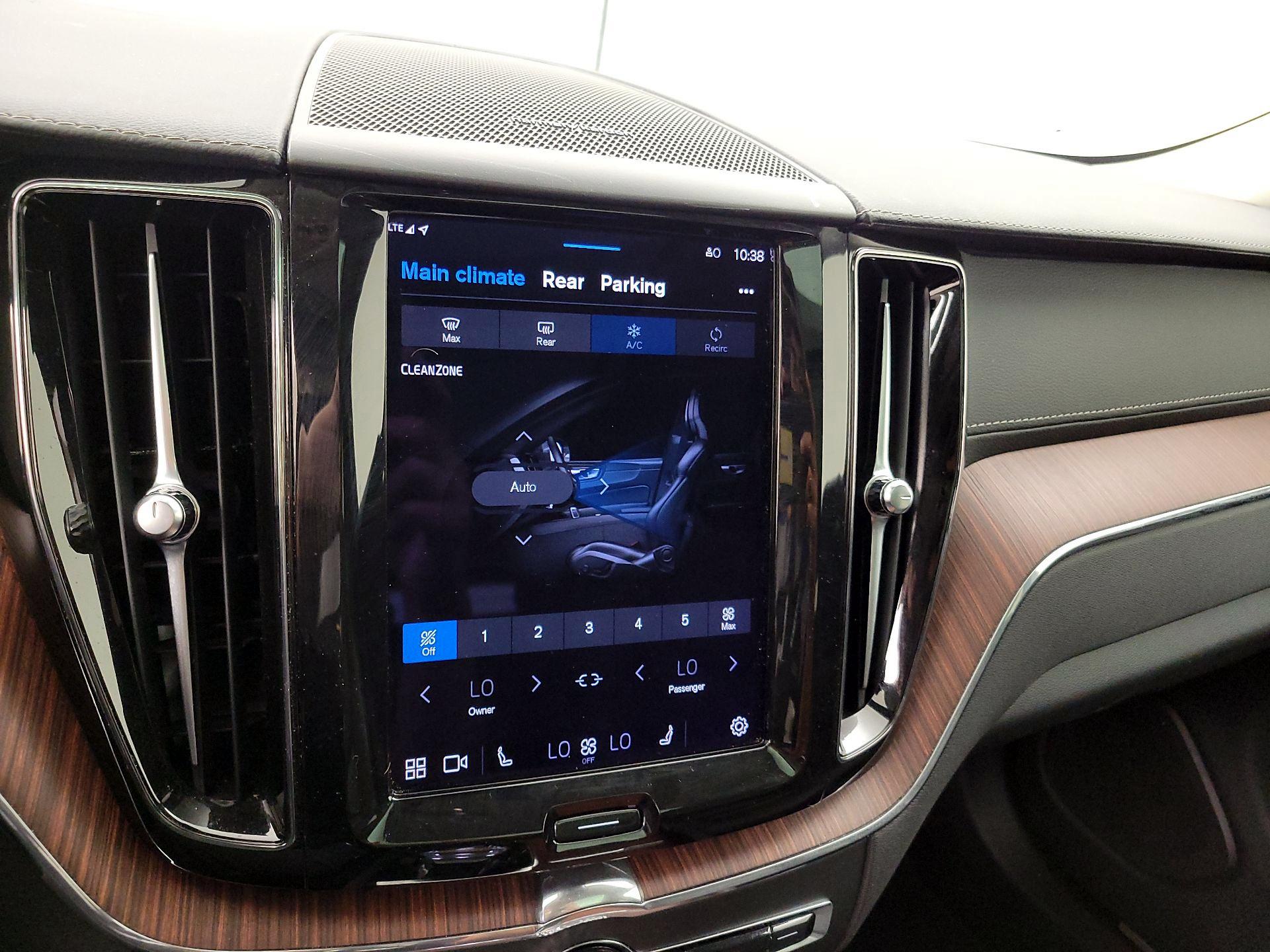 Thumbnail: 2023 Volvo XC60 - 17