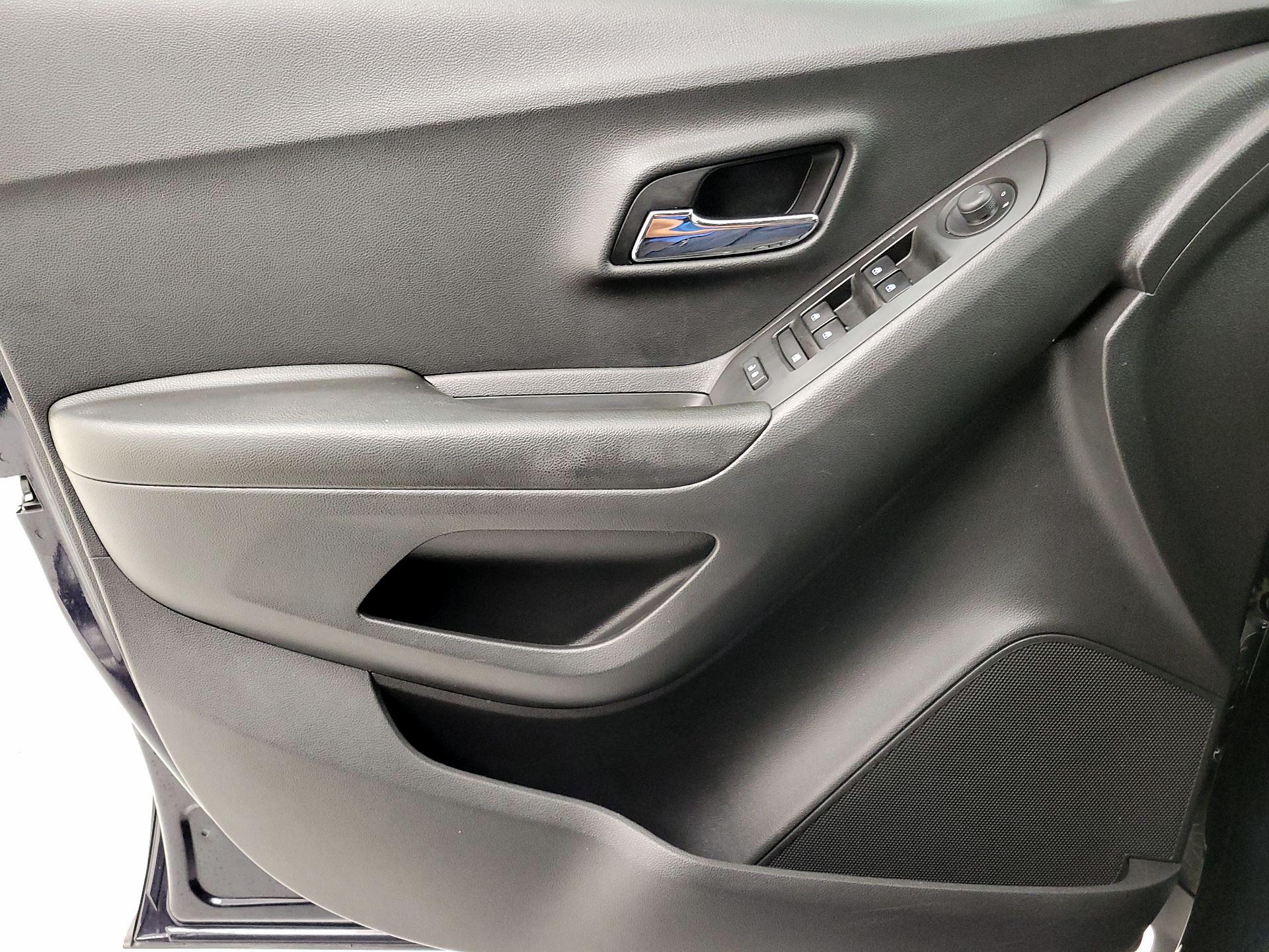 Thumbnail: 2021 Chevrolet Trax - 12