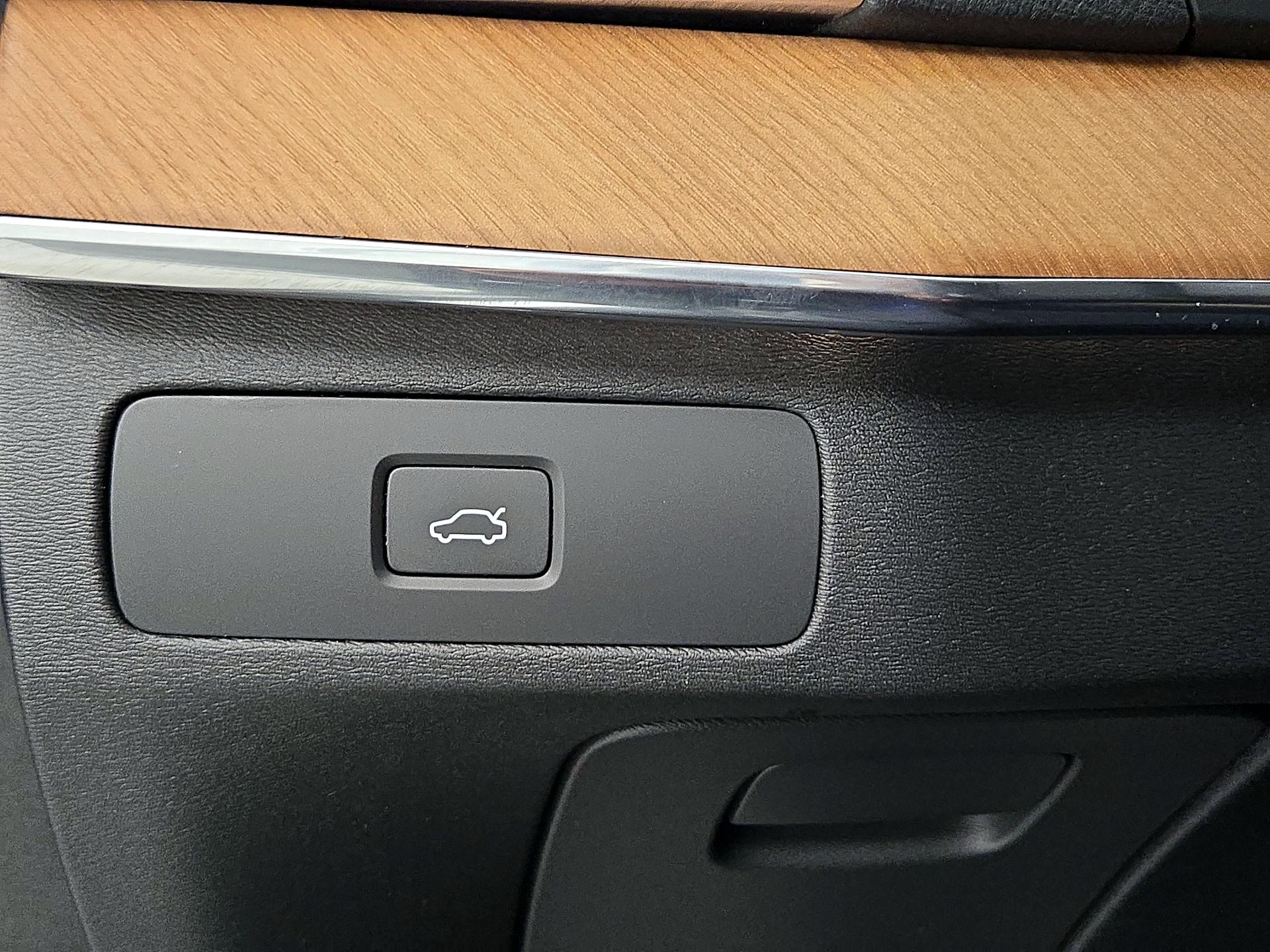 Thumbnail: 2023 Volvo XC90 - 13