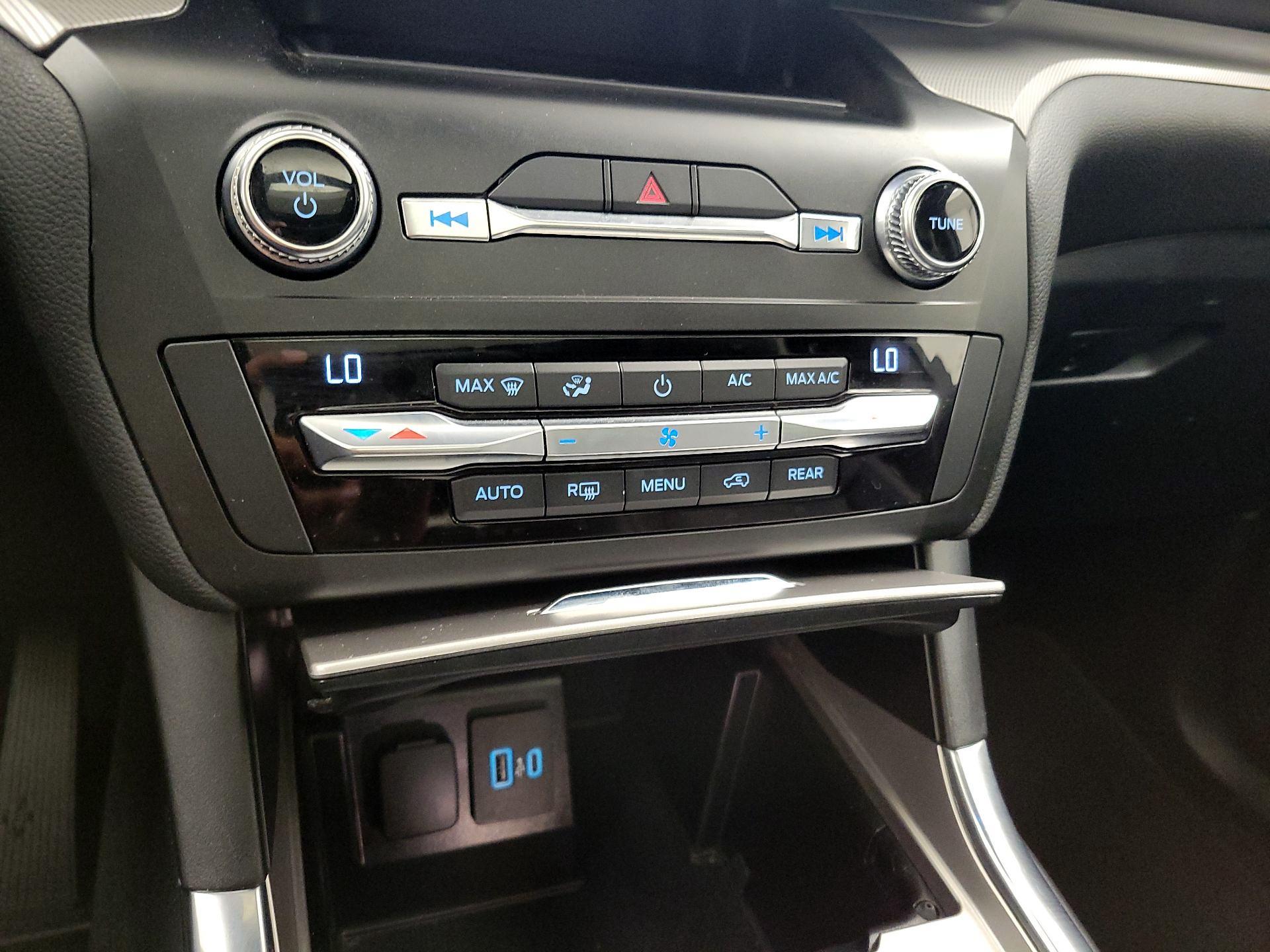 Thumbnail: 2020 Ford Explorer - 16