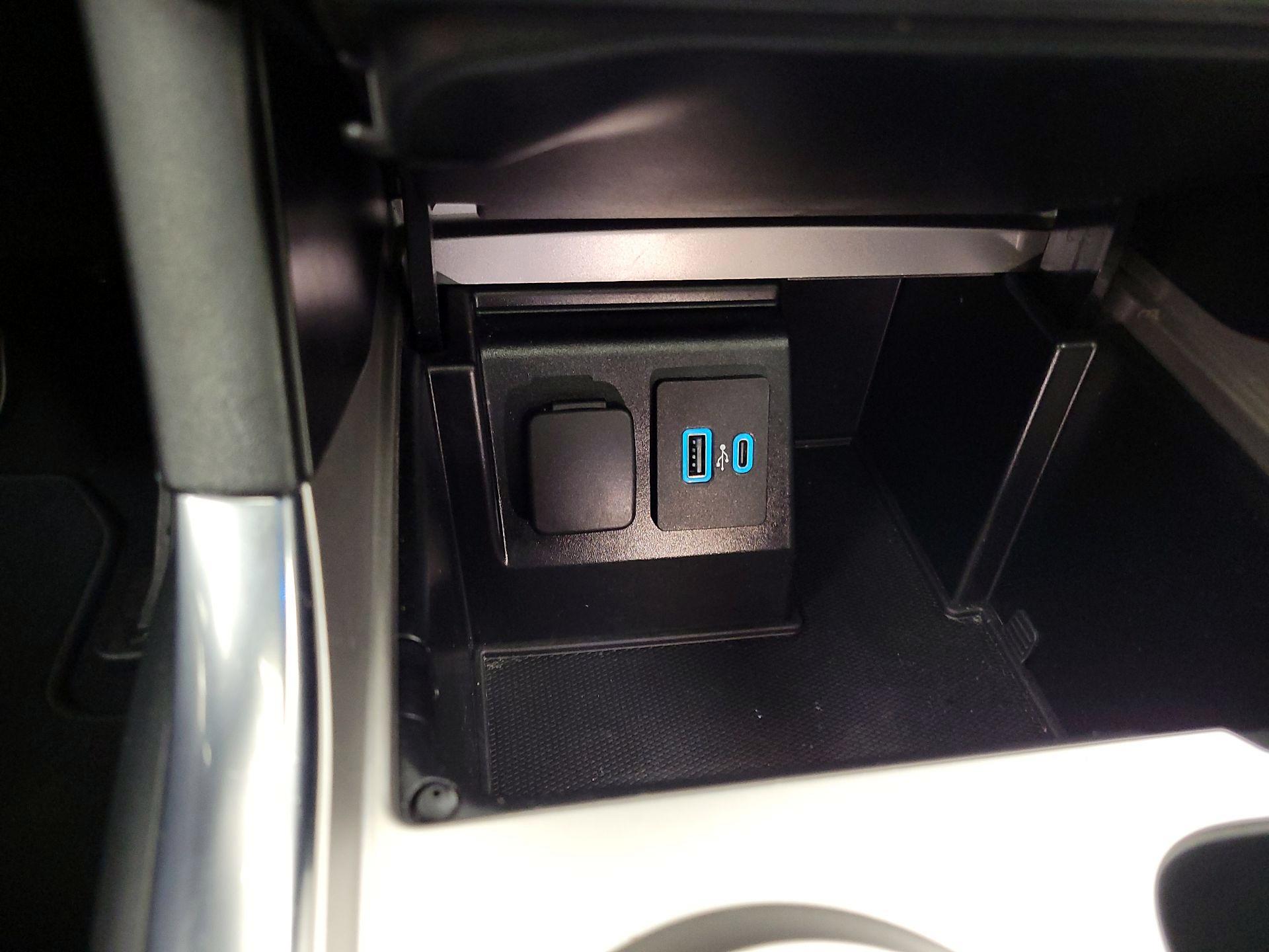 Thumbnail: 2020 Ford Explorer - 18