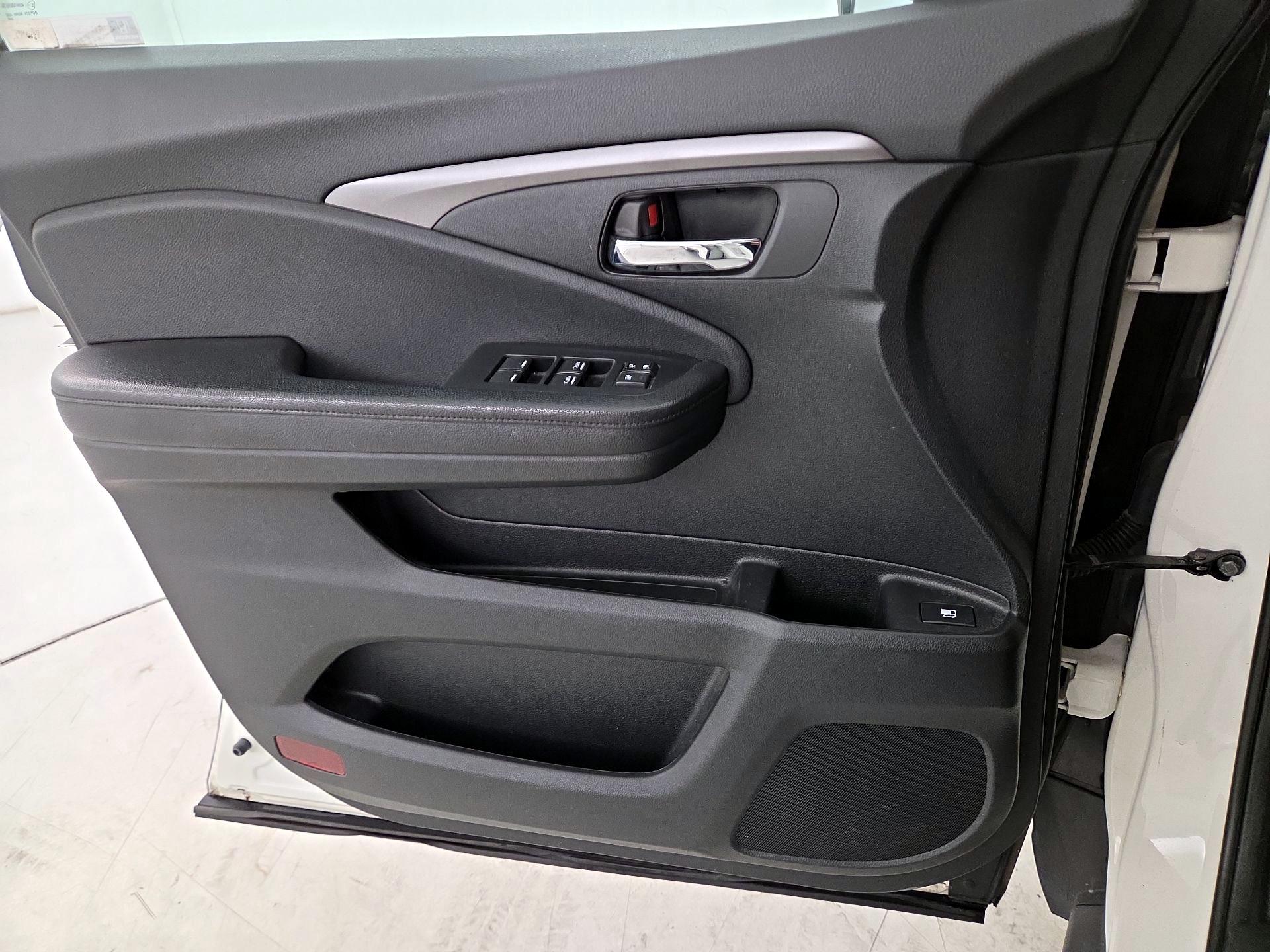 Thumbnail: 2018 Honda Pilot - 12