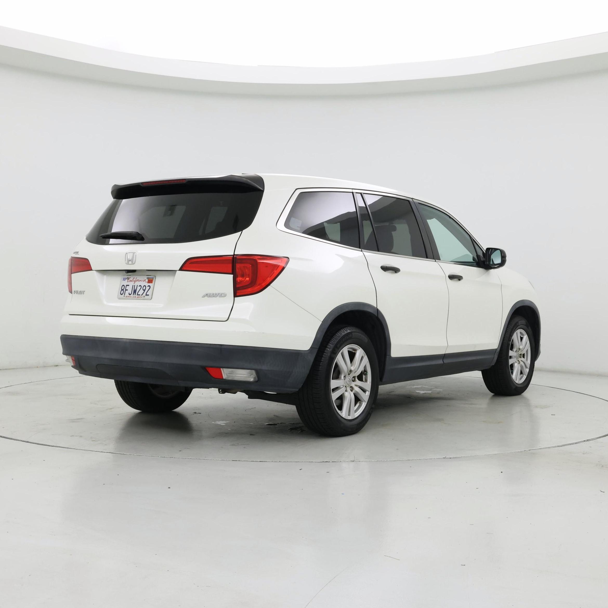 Thumbnail: 2018 Honda Pilot - 8