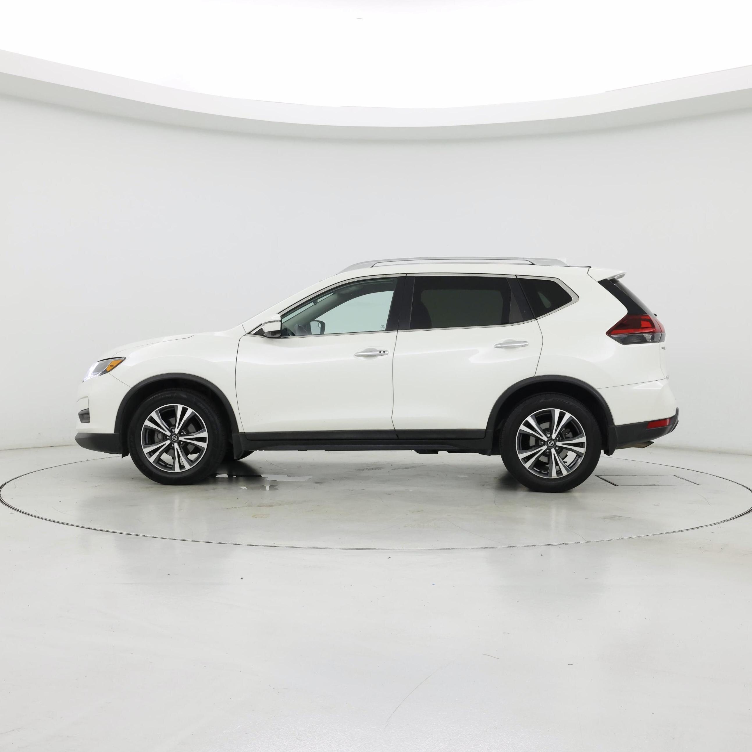 Thumbnail: 2019 Nissan Rogue - 3