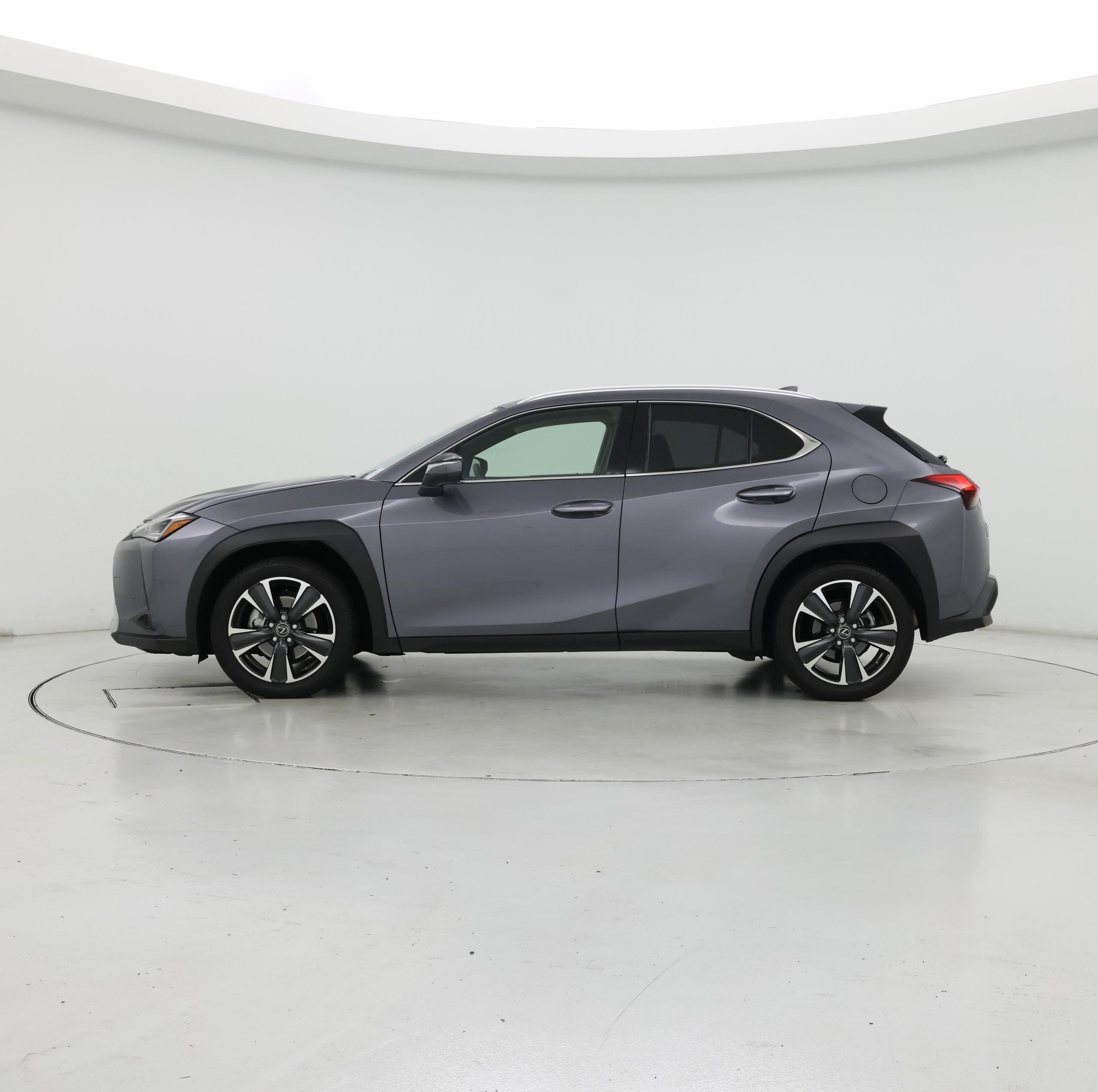 Thumbnail: 2021 Lexus UX - 3