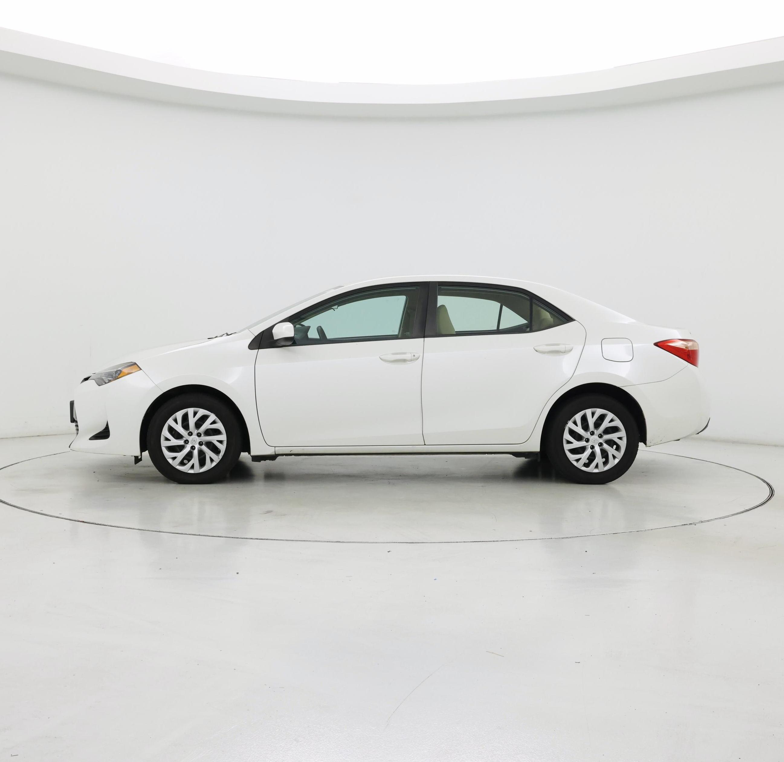 Thumbnail: 2017 Toyota Corolla - 3