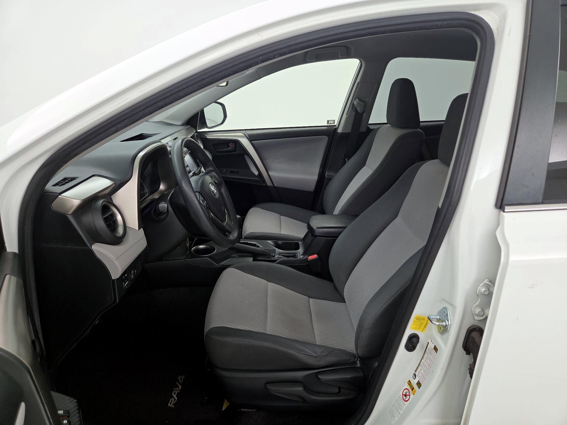 Thumbnail: 2015 Toyota RAV4 - 11