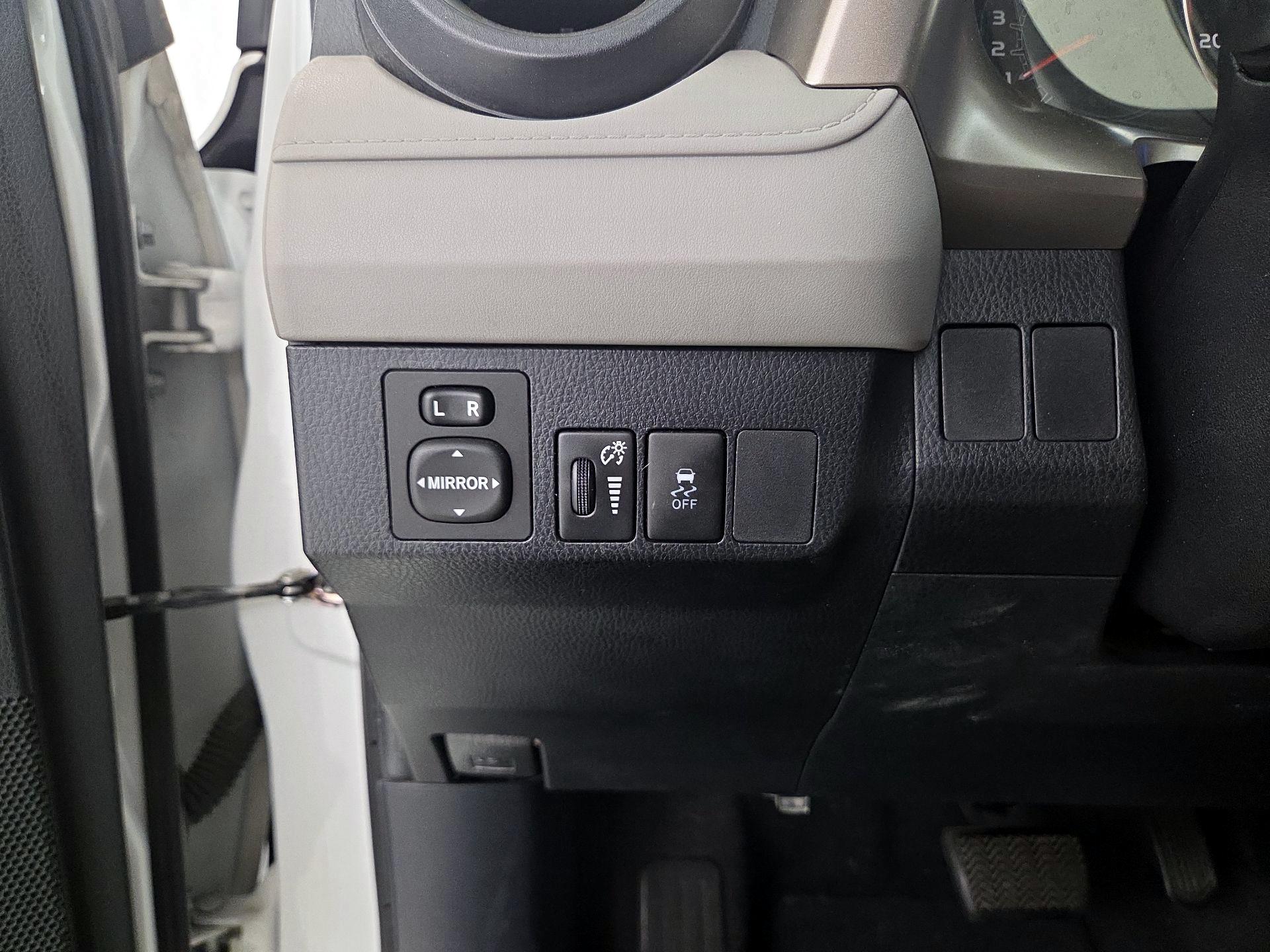 Thumbnail: 2015 Toyota RAV4 - 13