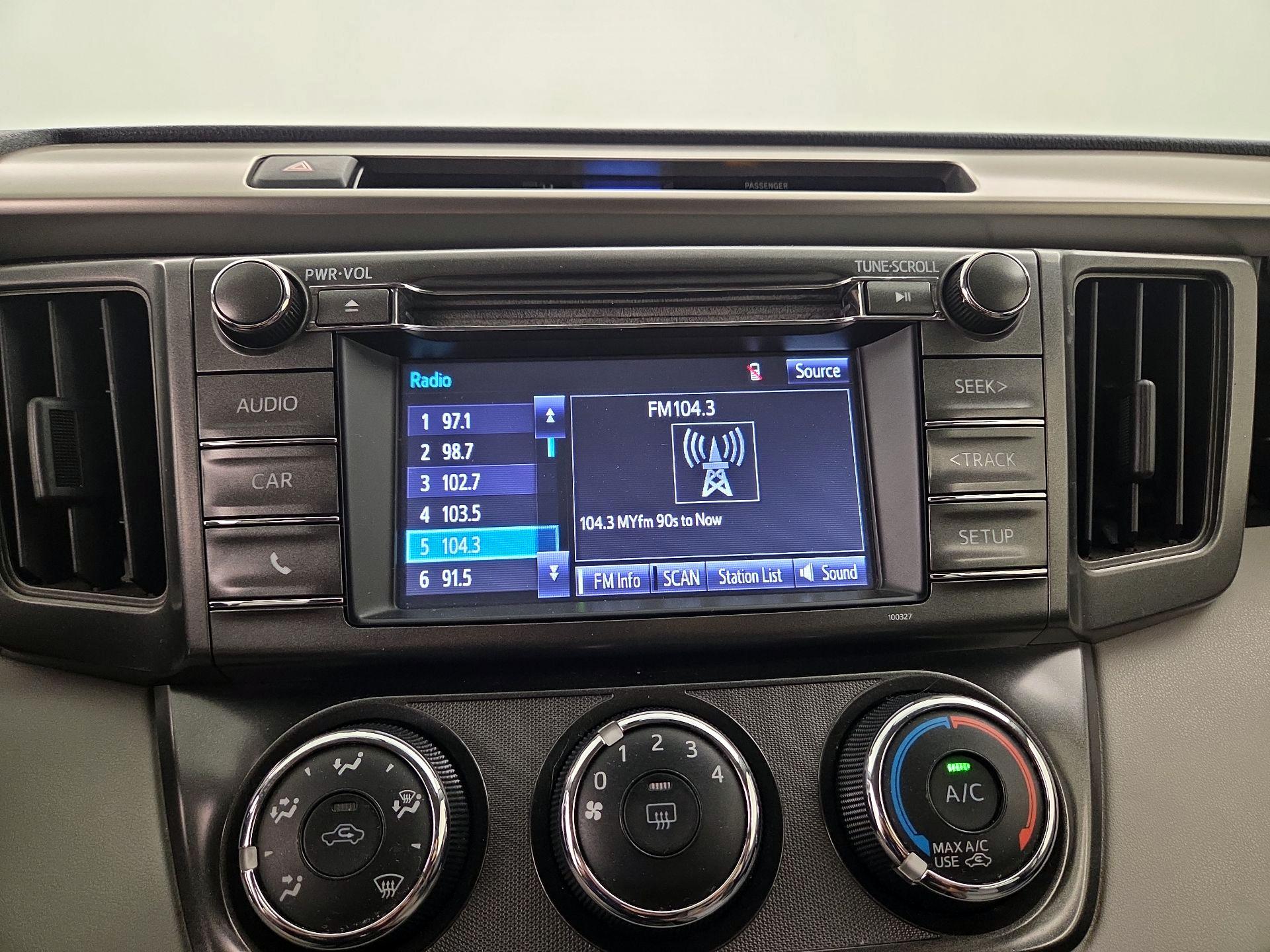 Thumbnail: 2015 Toyota RAV4 - 15