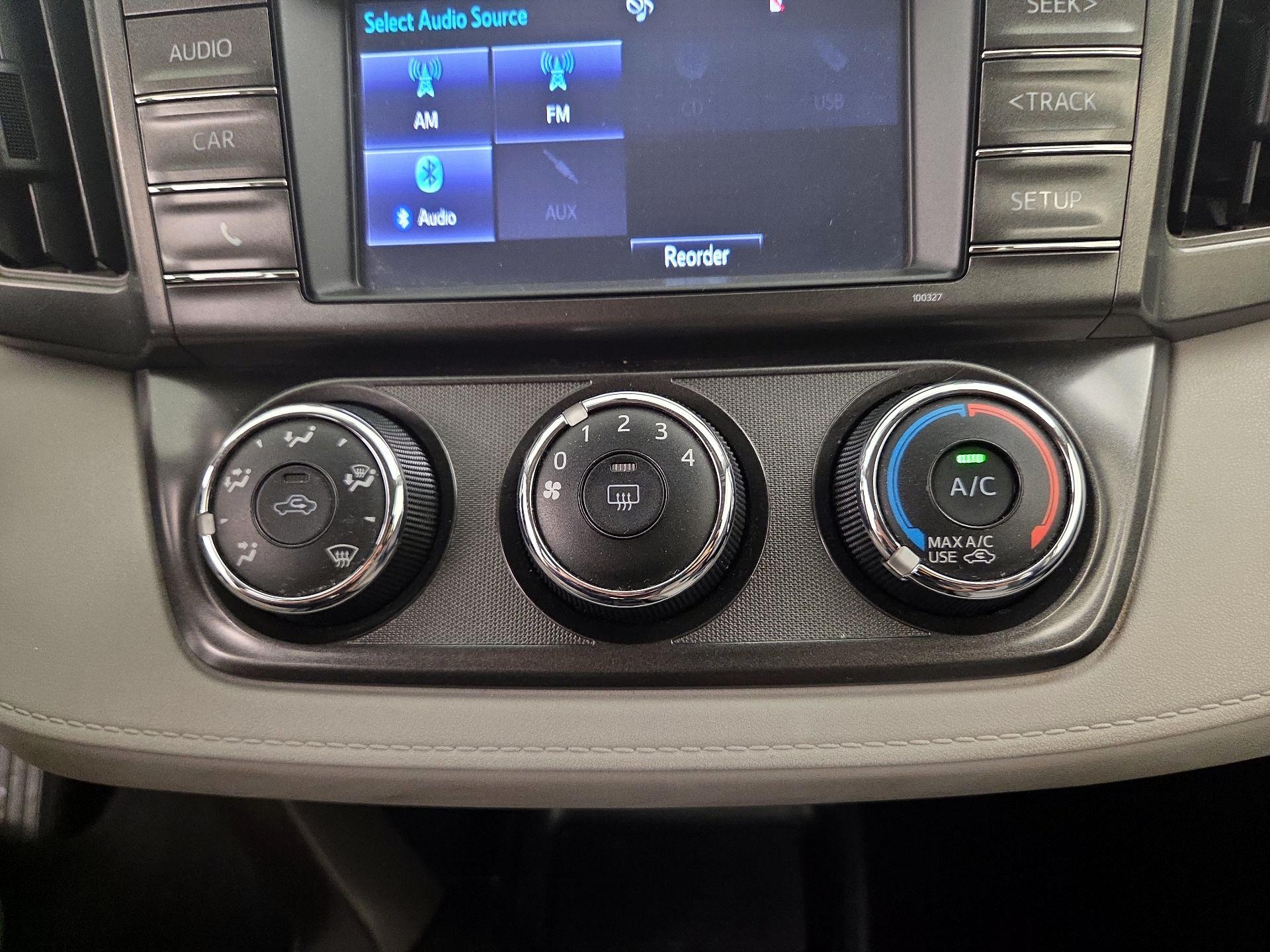 Thumbnail: 2015 Toyota RAV4 - 16