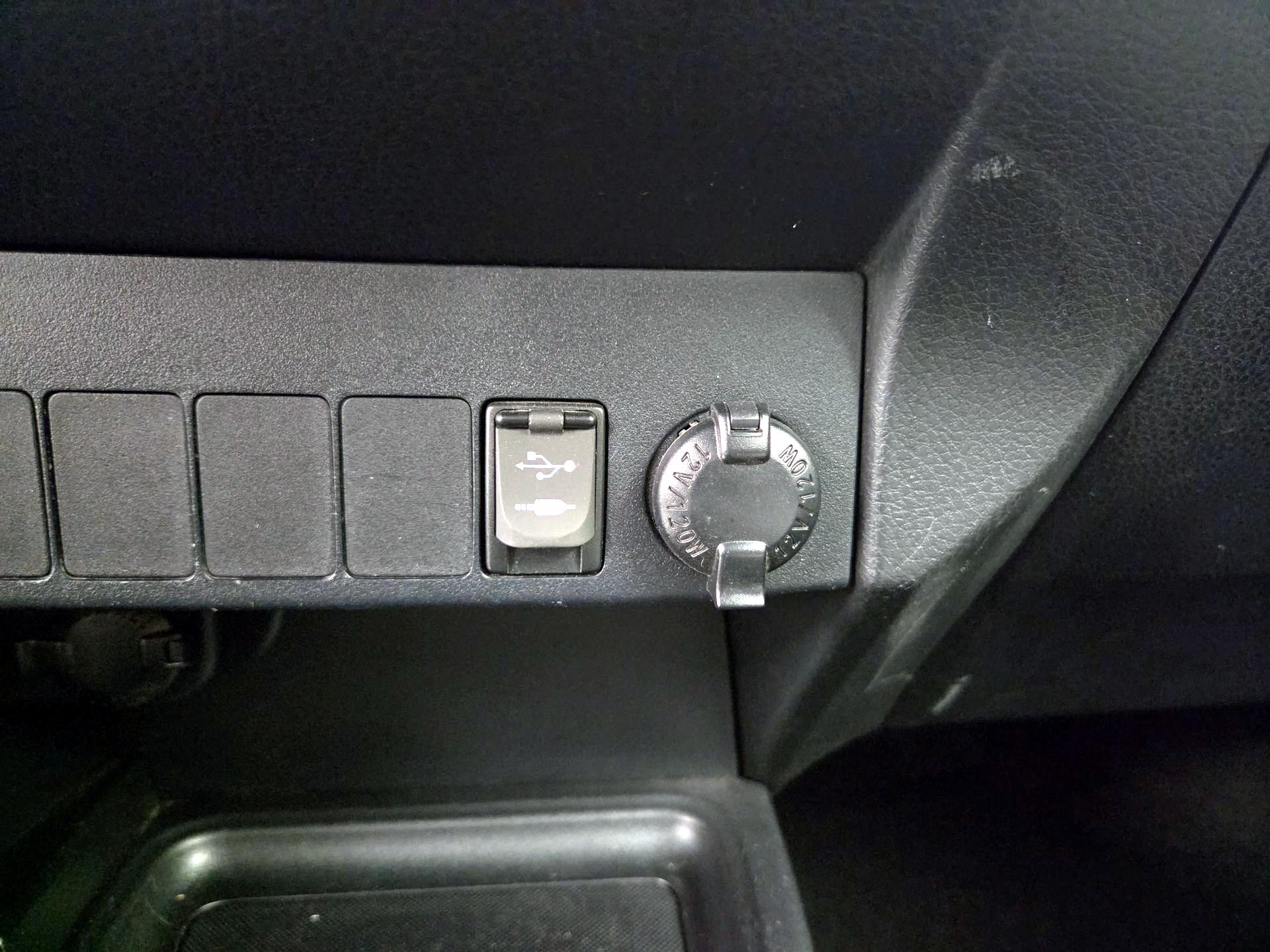 Thumbnail: 2015 Toyota RAV4 - 18