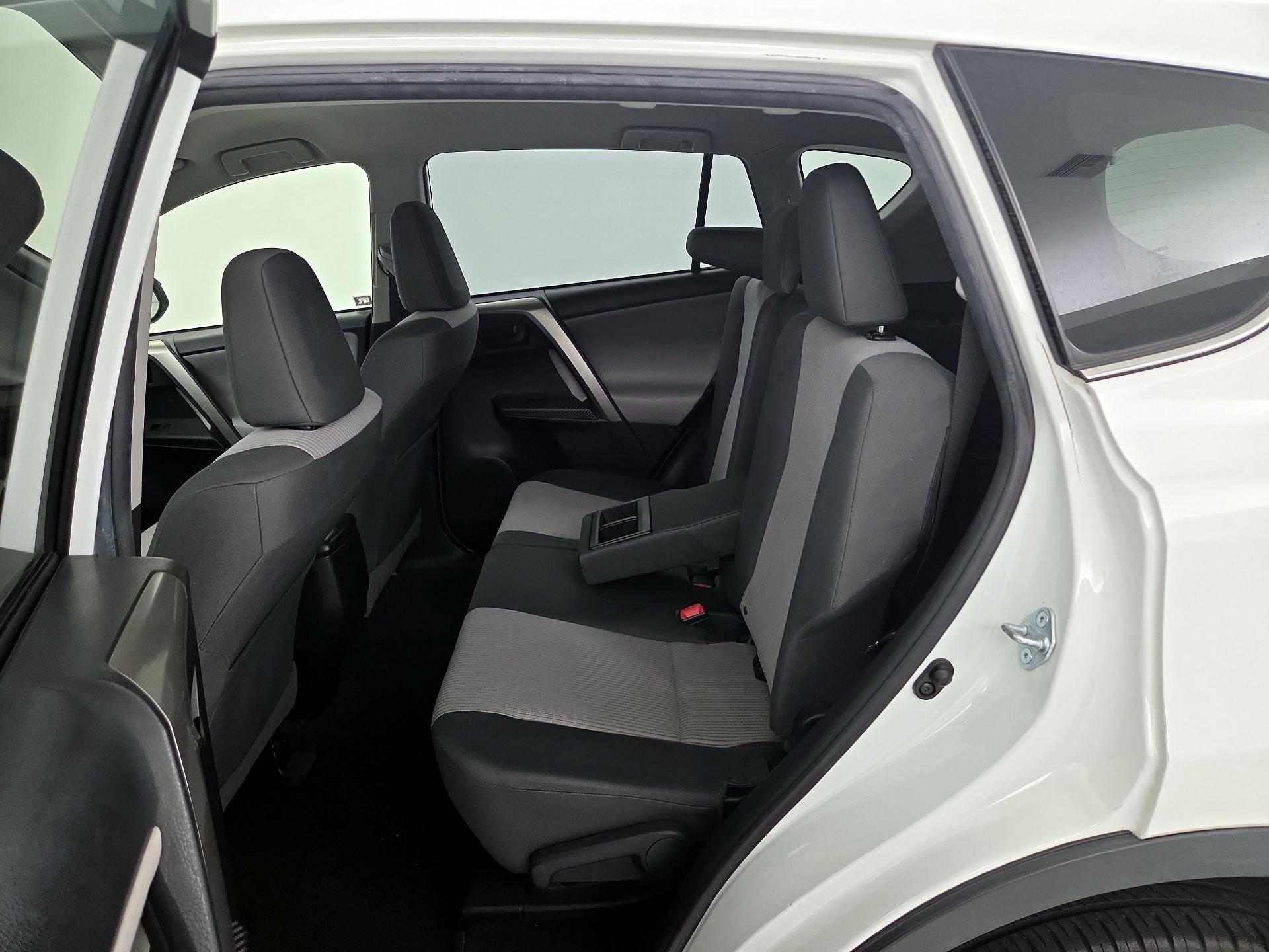 Thumbnail: 2015 Toyota RAV4 - 19