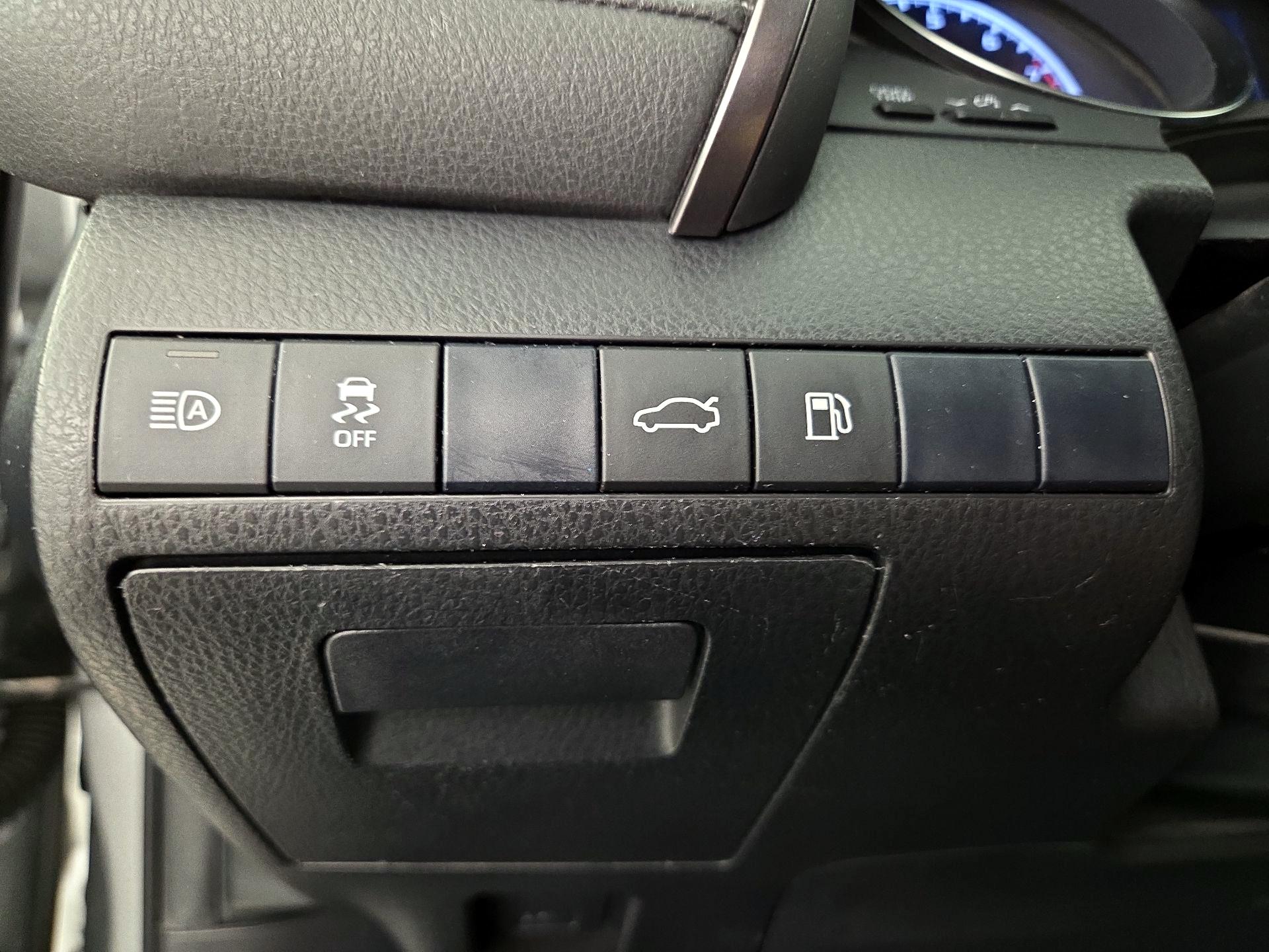 Thumbnail: 2018 Toyota Camry - 13