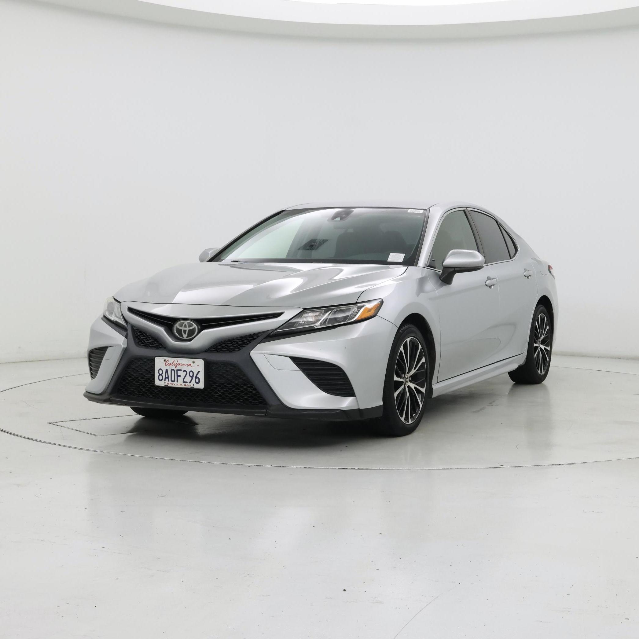 Thumbnail: 2018 Toyota Camry - 4