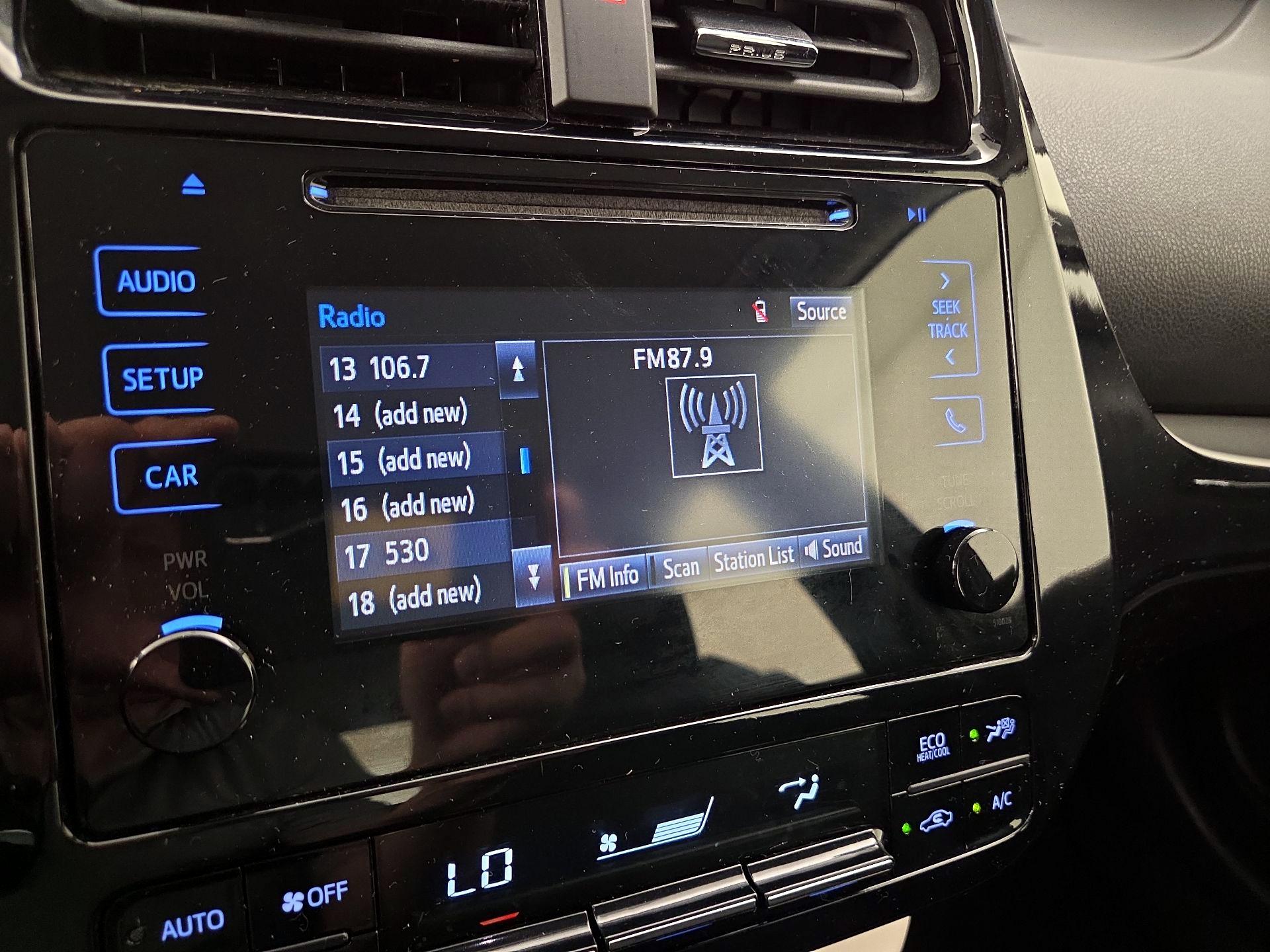 Thumbnail: 2016 Toyota Prius - 15