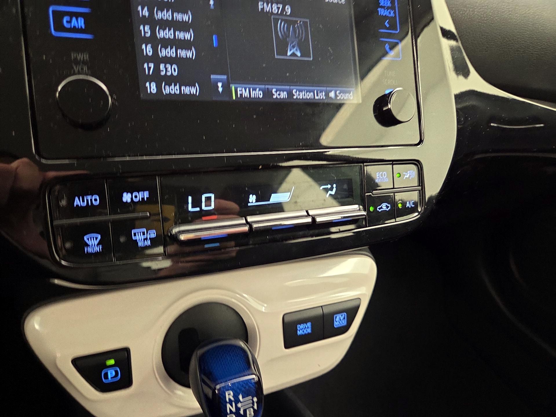 Thumbnail: 2016 Toyota Prius - 16
