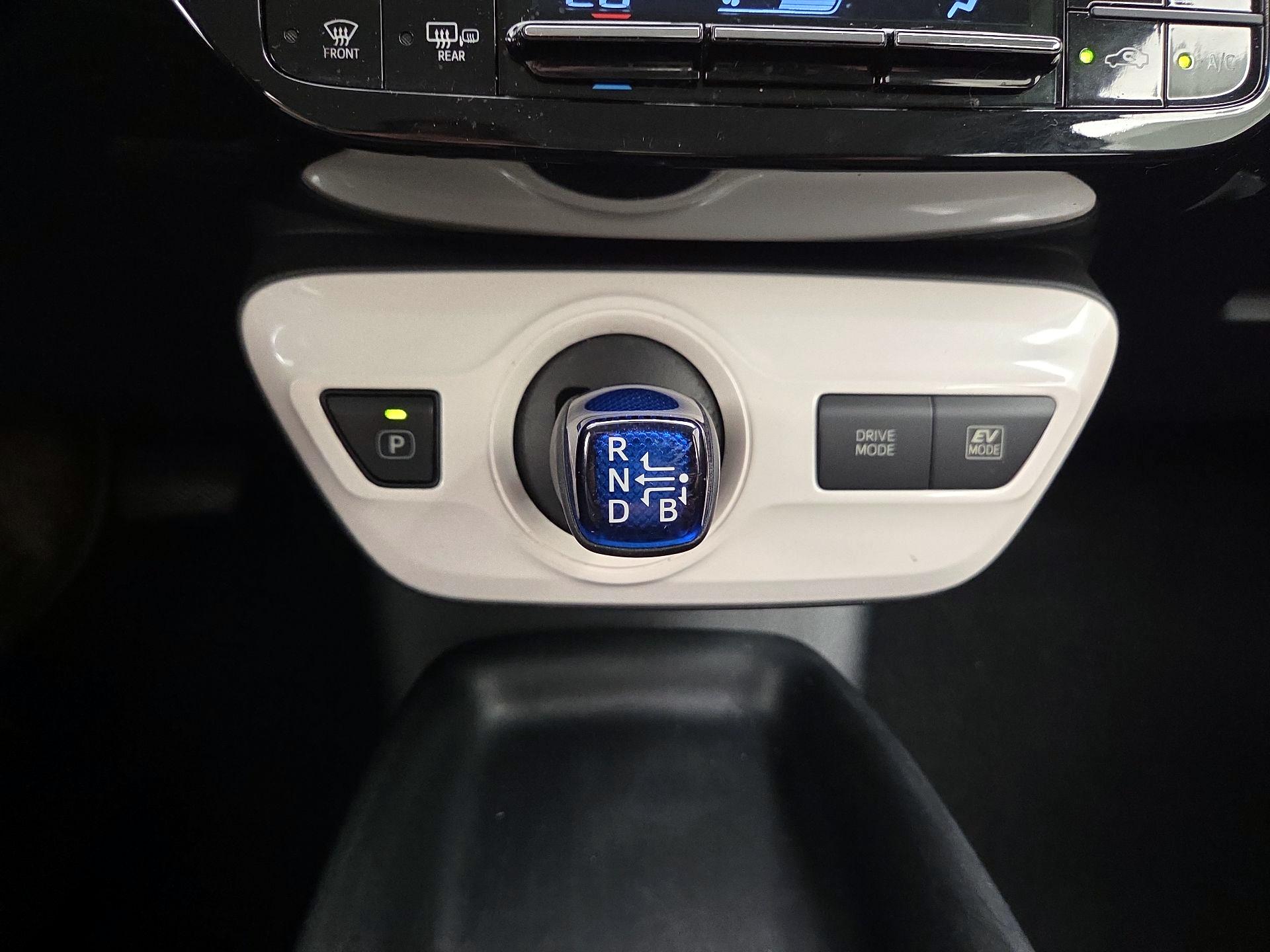 Thumbnail: 2016 Toyota Prius - 17