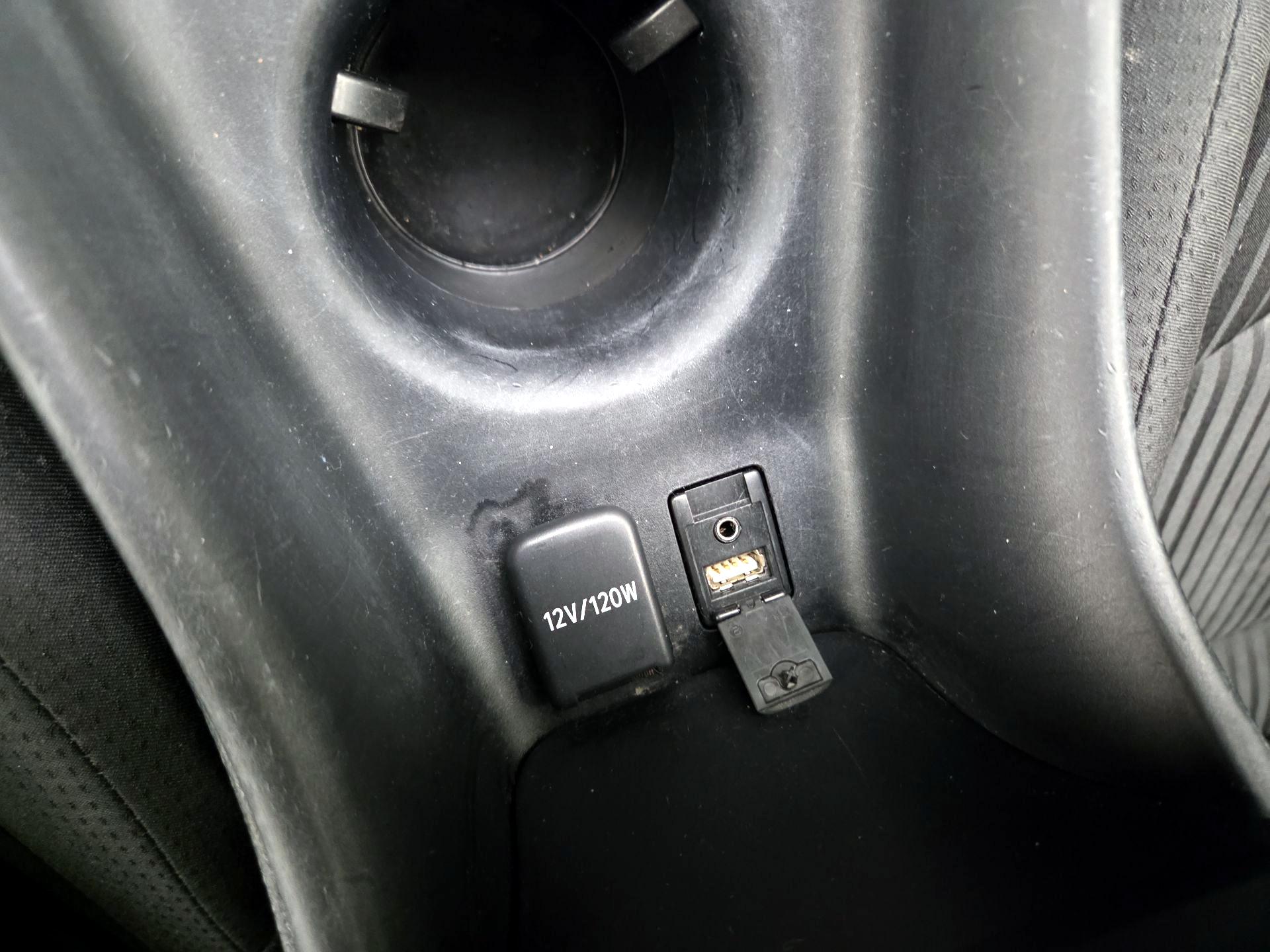 Thumbnail: 2016 Toyota Prius - 18