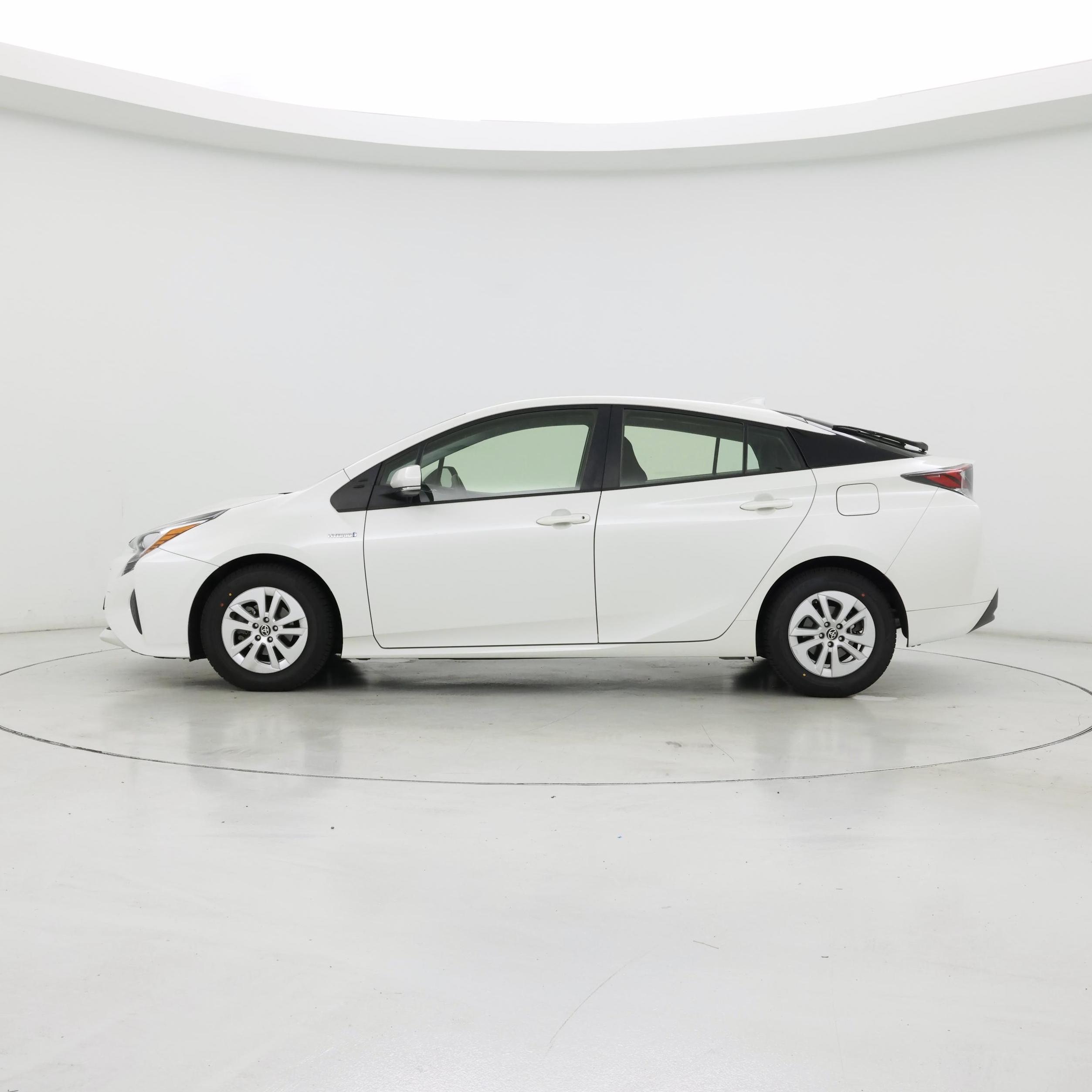 Thumbnail: 2016 Toyota Prius - 3