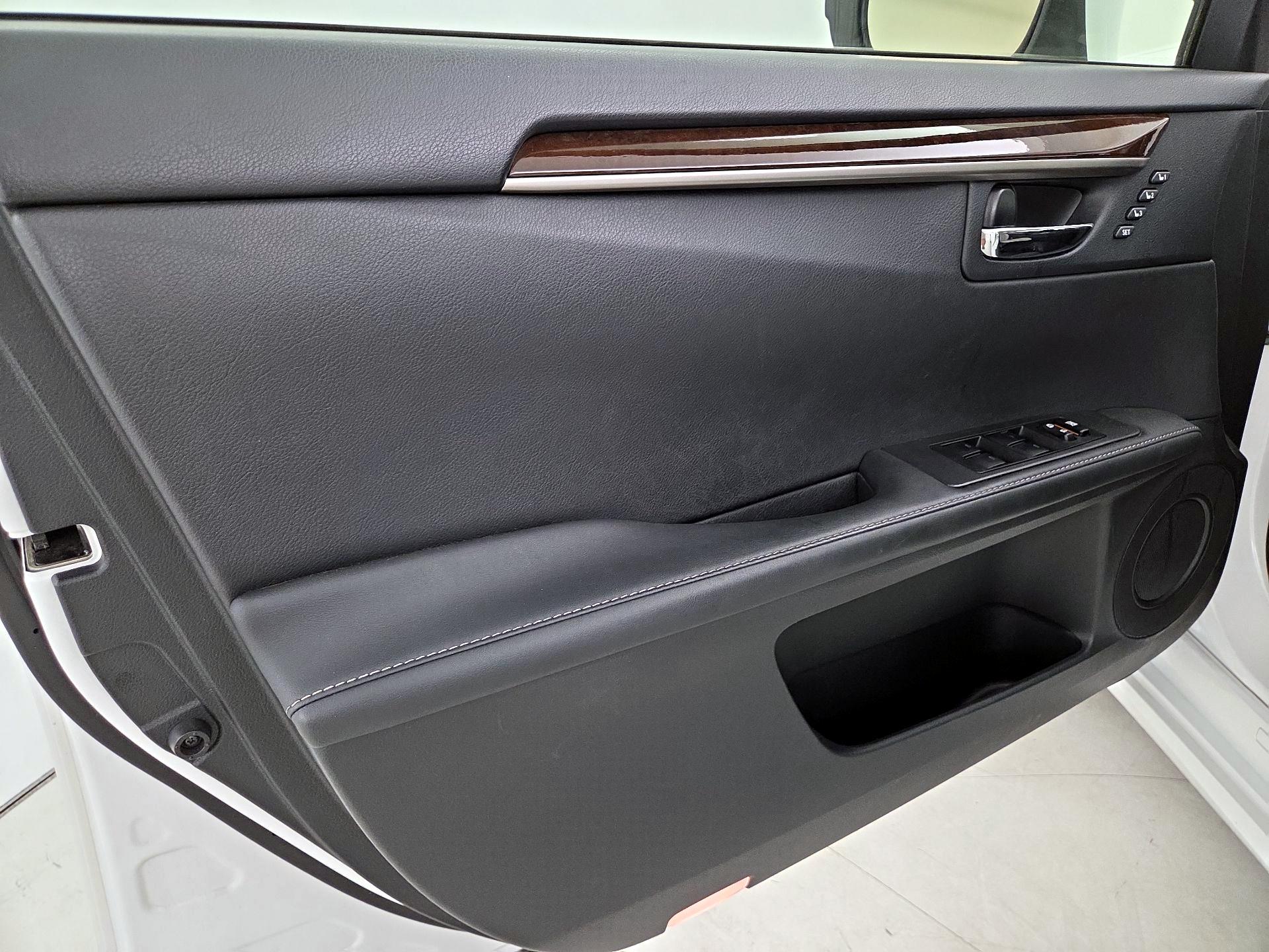 Thumbnail: 2014 Lexus ES - 12