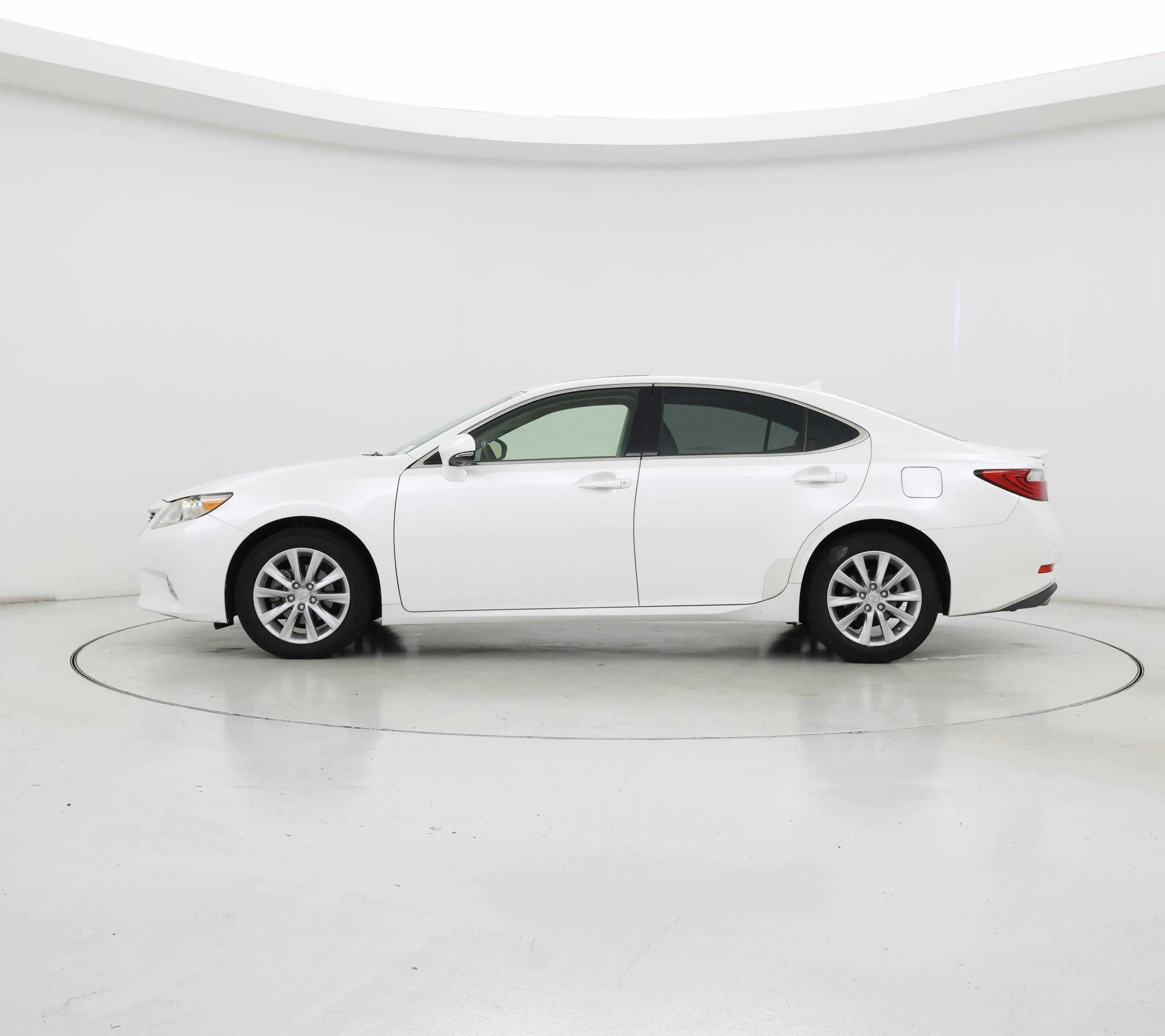 Thumbnail: 2014 Lexus ES - 3