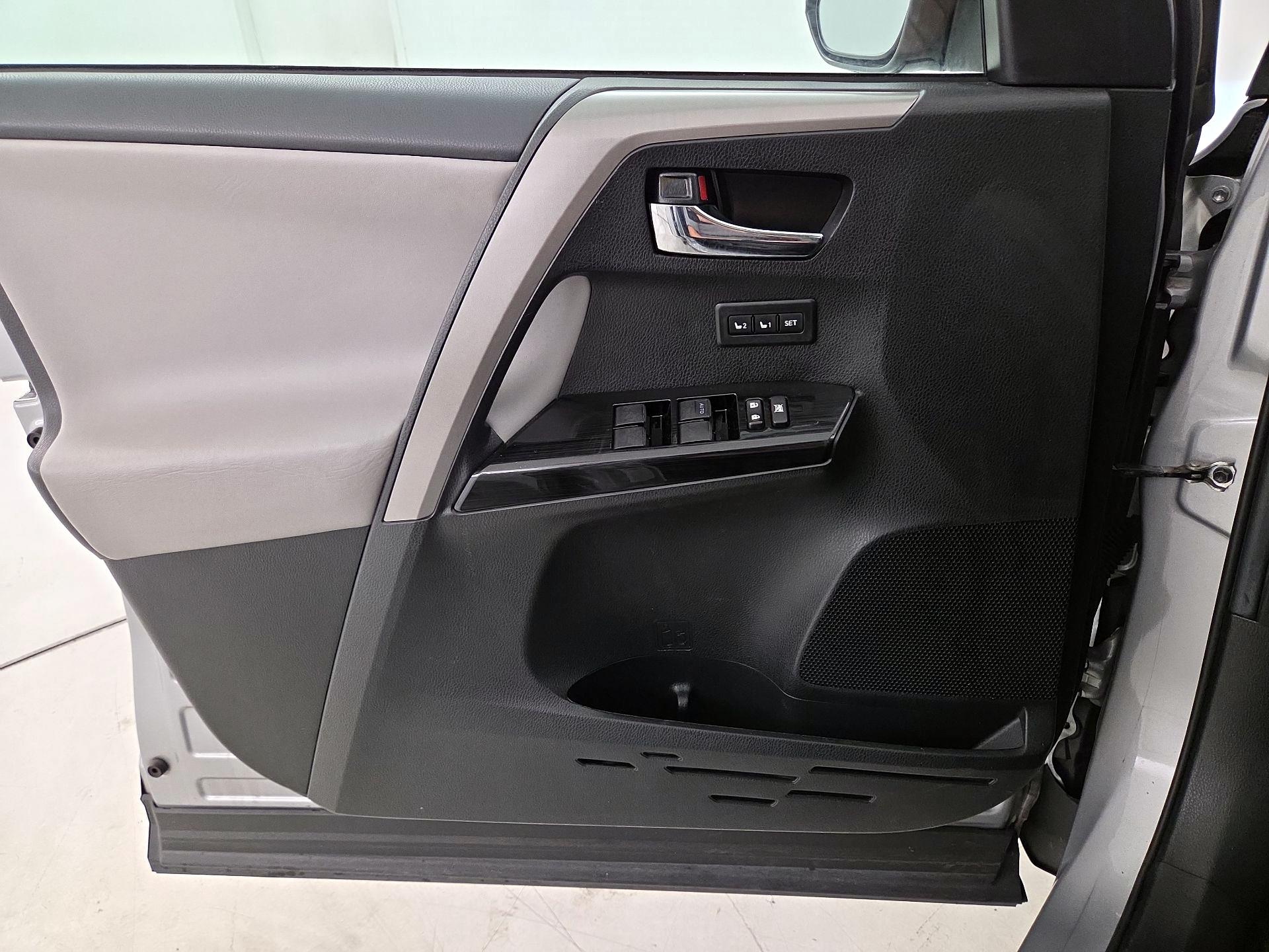 Thumbnail: 2018 Toyota RAV4 - 12