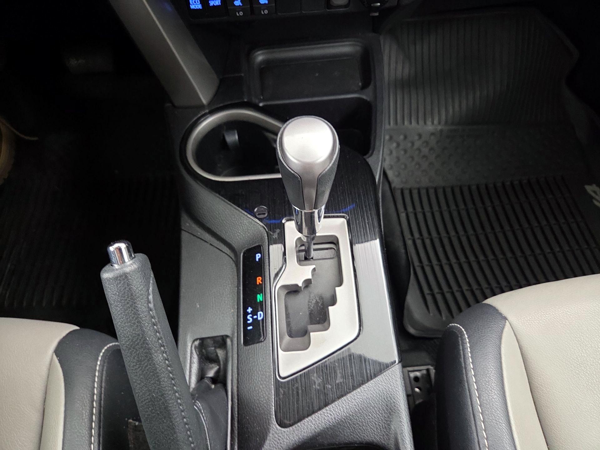 Thumbnail: 2018 Toyota RAV4 - 18