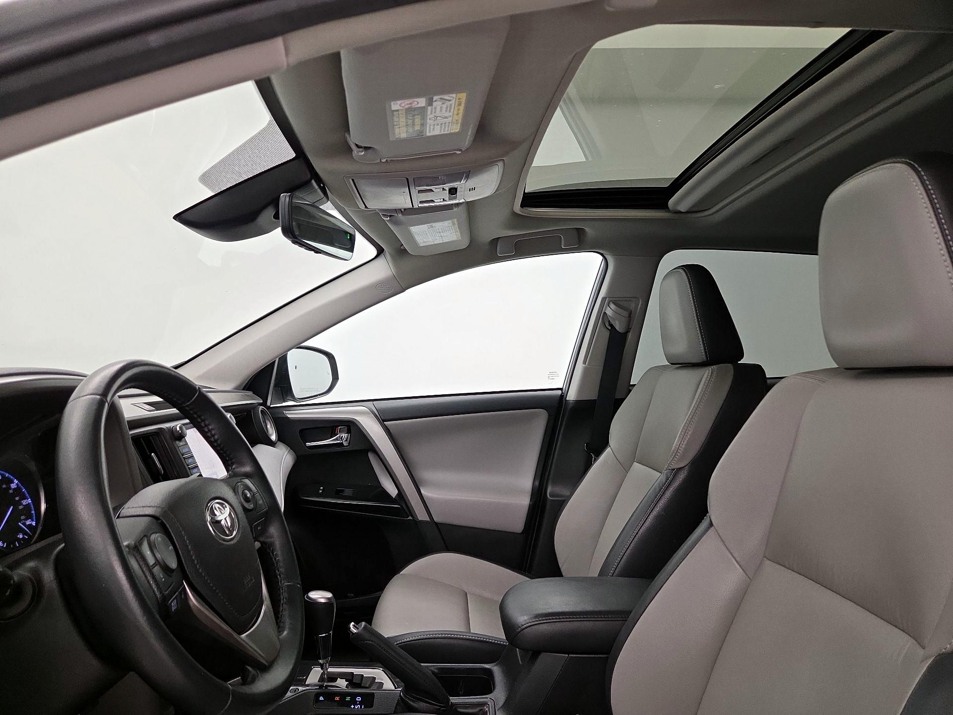 Thumbnail: 2018 Toyota RAV4 - 20