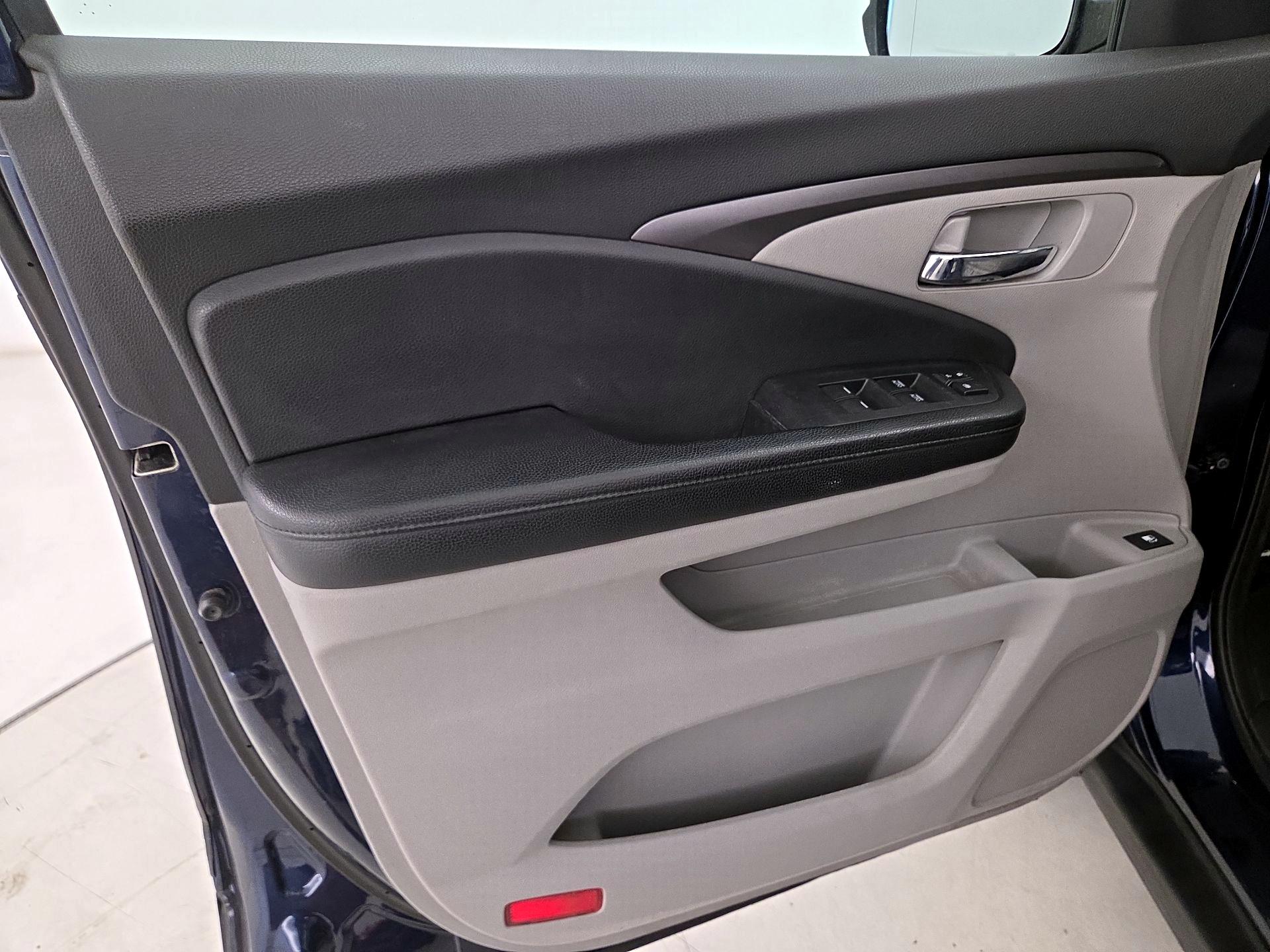 Thumbnail: 2016 Honda Pilot - 12