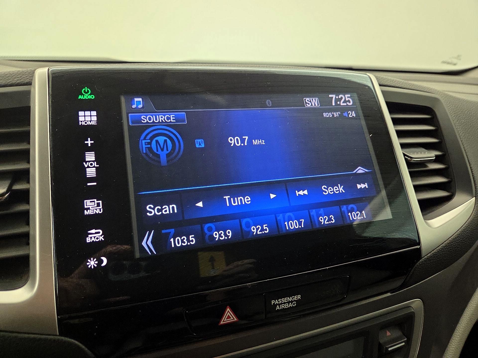 Thumbnail: 2016 Honda Pilot - 15