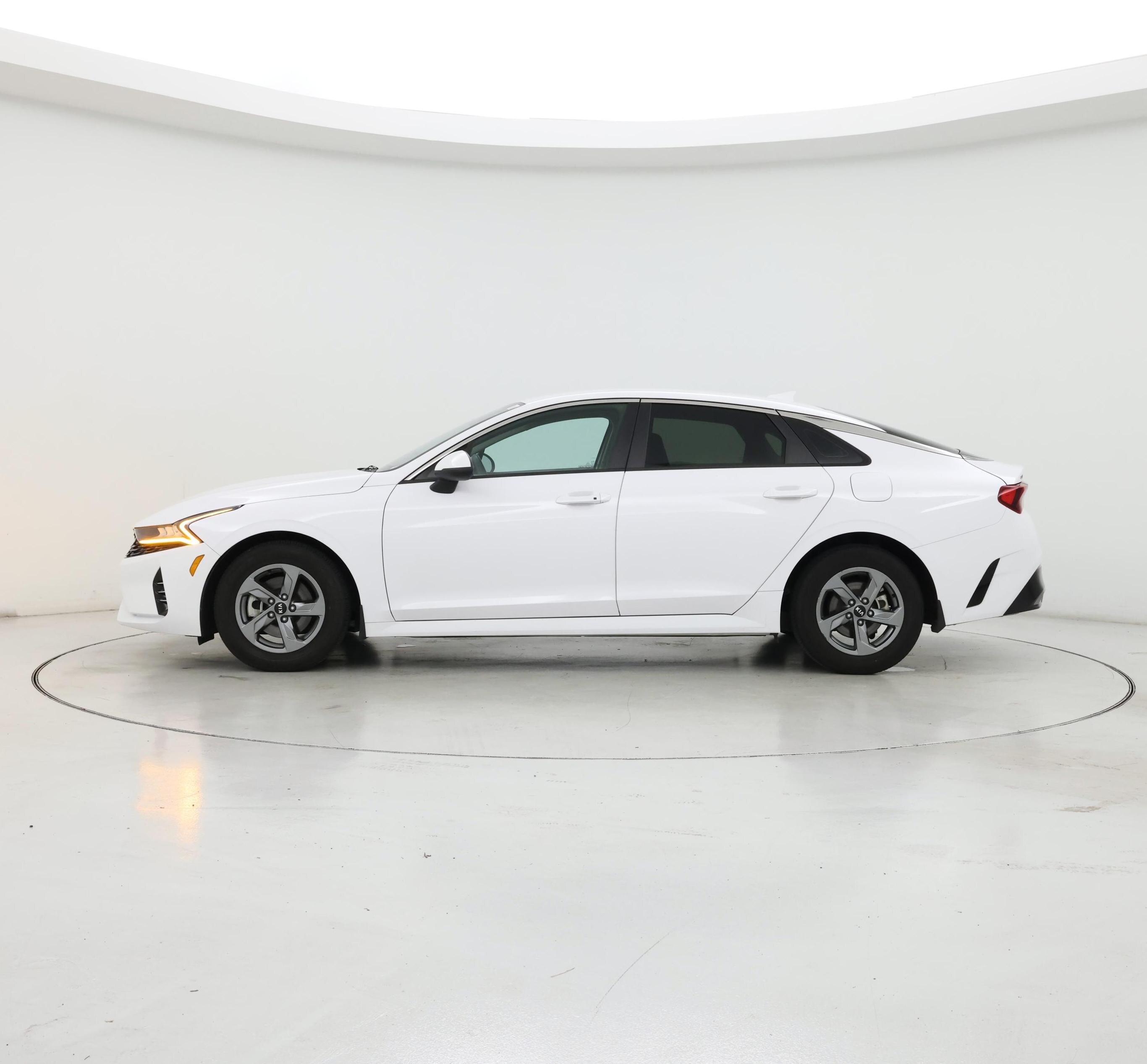 Thumbnail: 2021 Kia K5 - 3