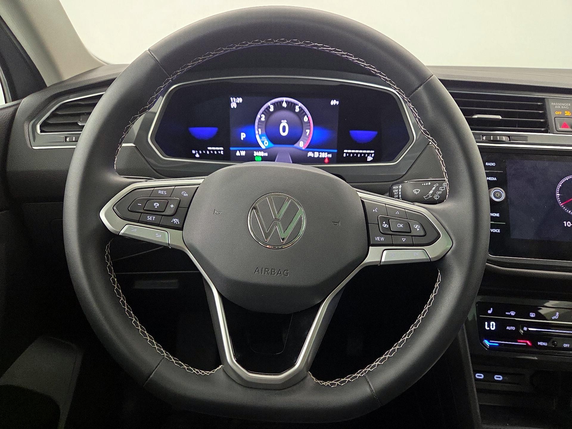 Thumbnail: 2022 Volkswagen Tiguan - 10