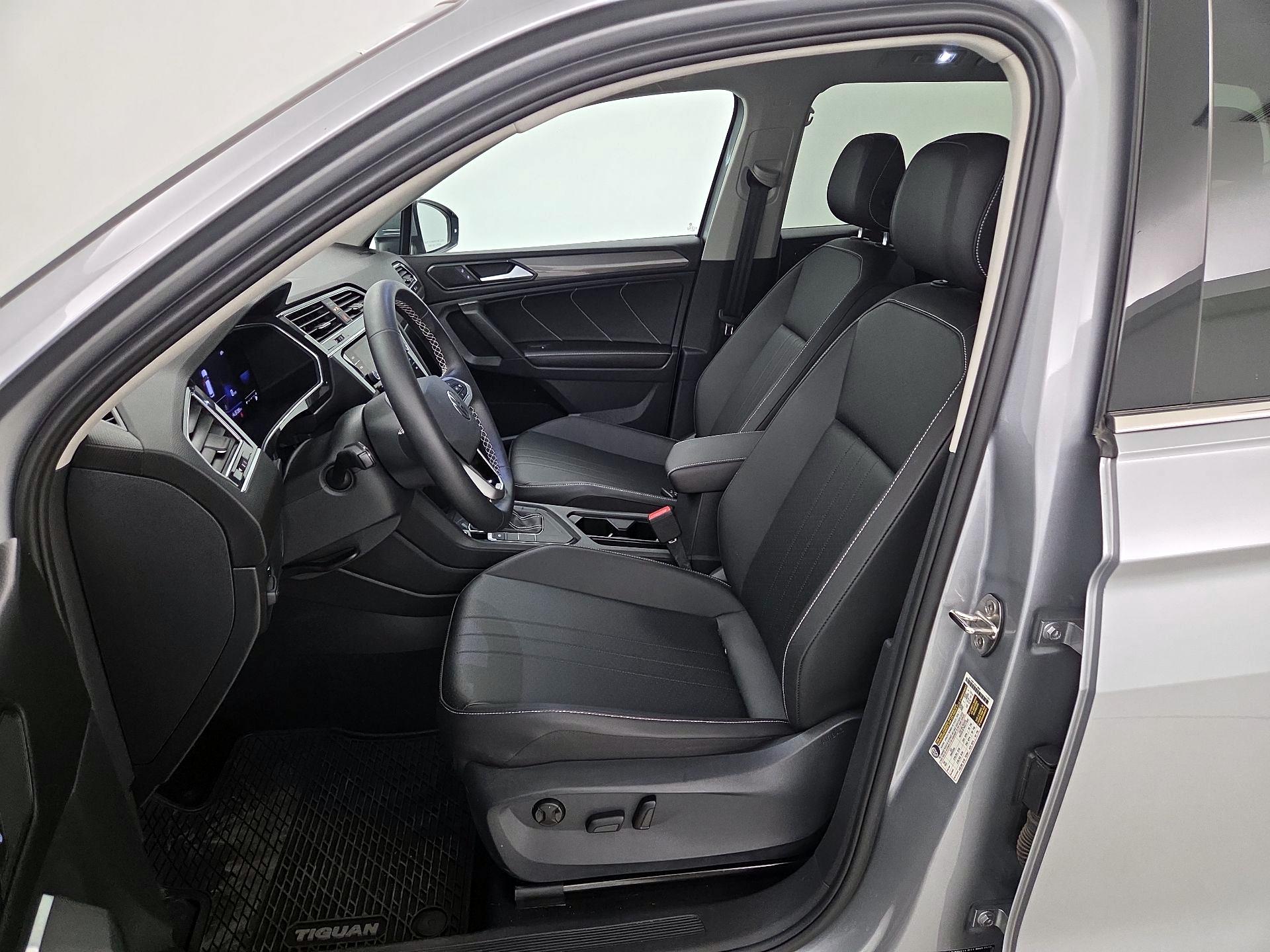 Thumbnail: 2022 Volkswagen Tiguan - 11