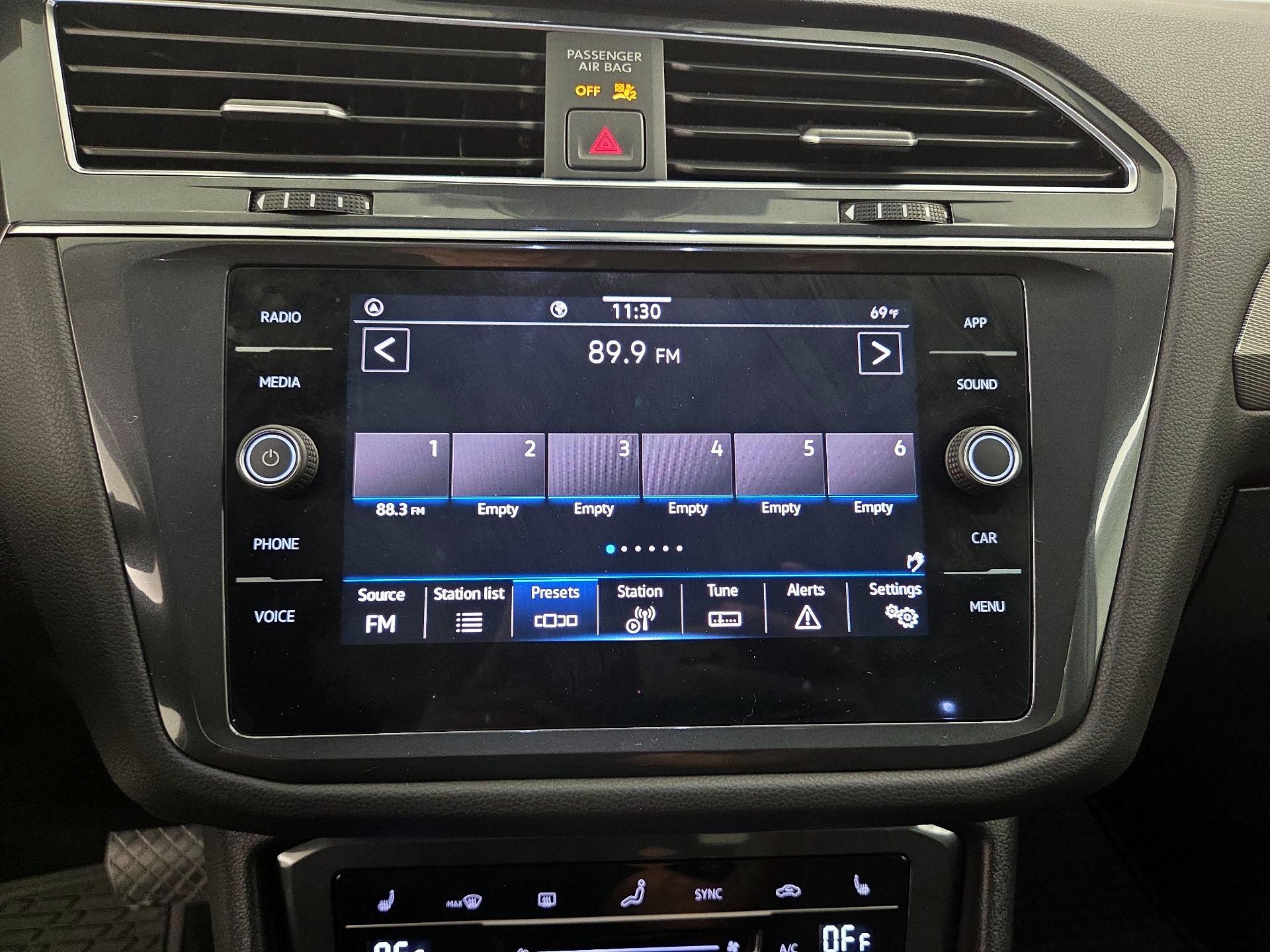 Thumbnail: 2022 Volkswagen Tiguan - 15