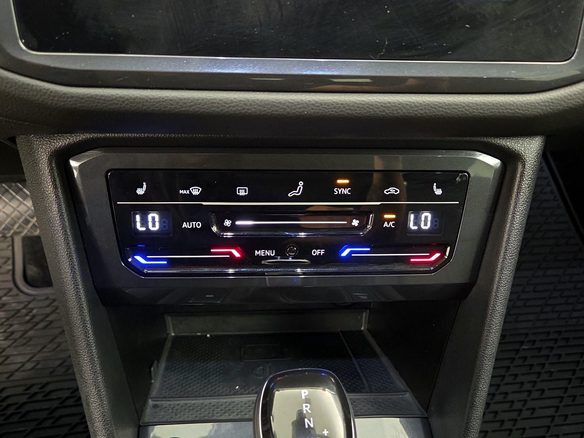 Thumbnail: 2022 Volkswagen Tiguan - 16