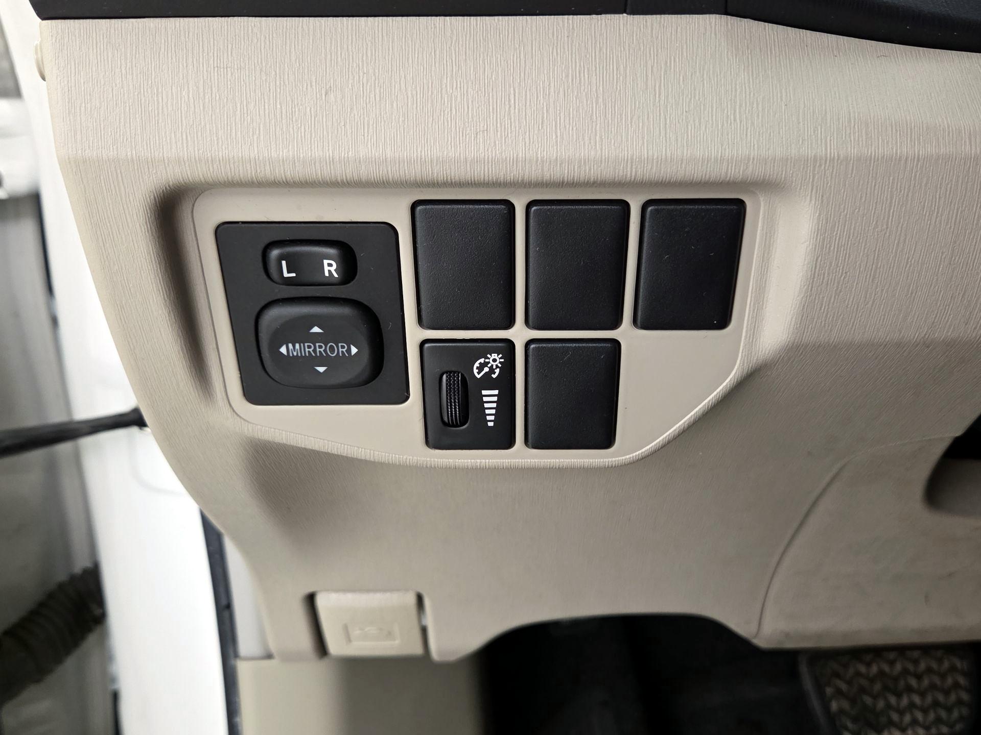 Thumbnail: 2014 Toyota Prius - 13