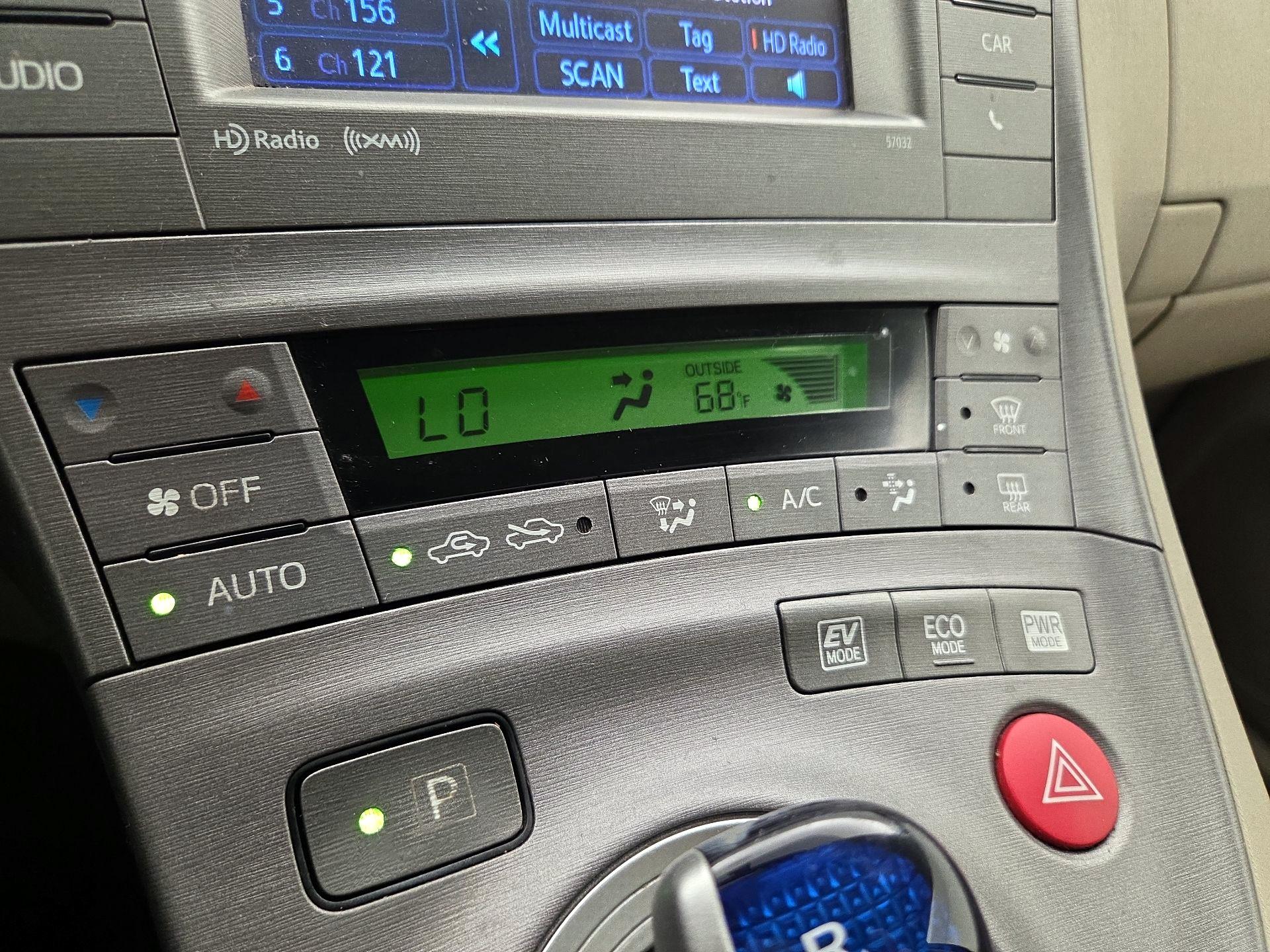 Thumbnail: 2014 Toyota Prius - 16