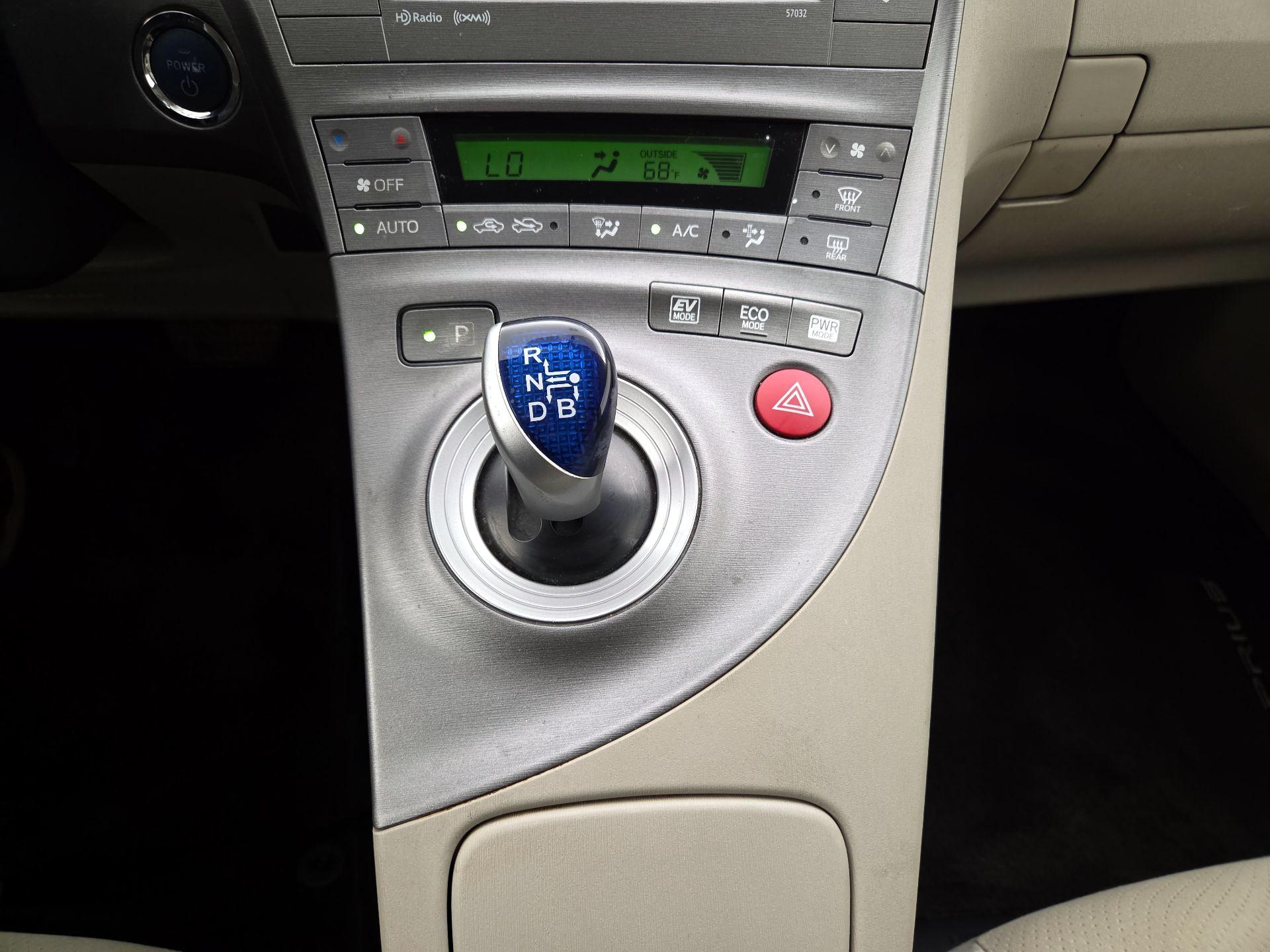 Thumbnail: 2014 Toyota Prius - 17