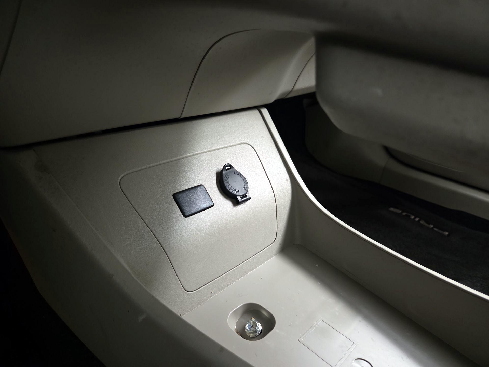 Thumbnail: 2014 Toyota Prius - 18