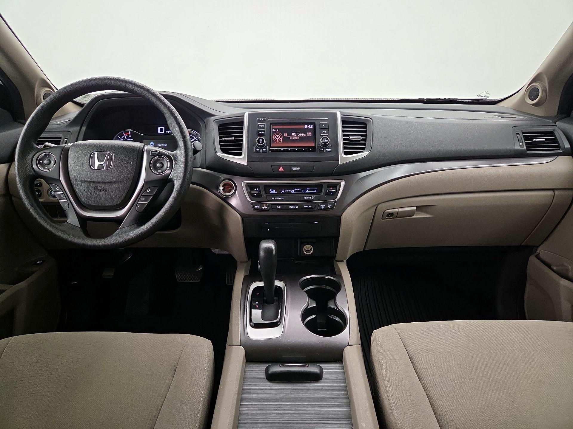 Thumbnail: 2017 Honda Pilot - 9