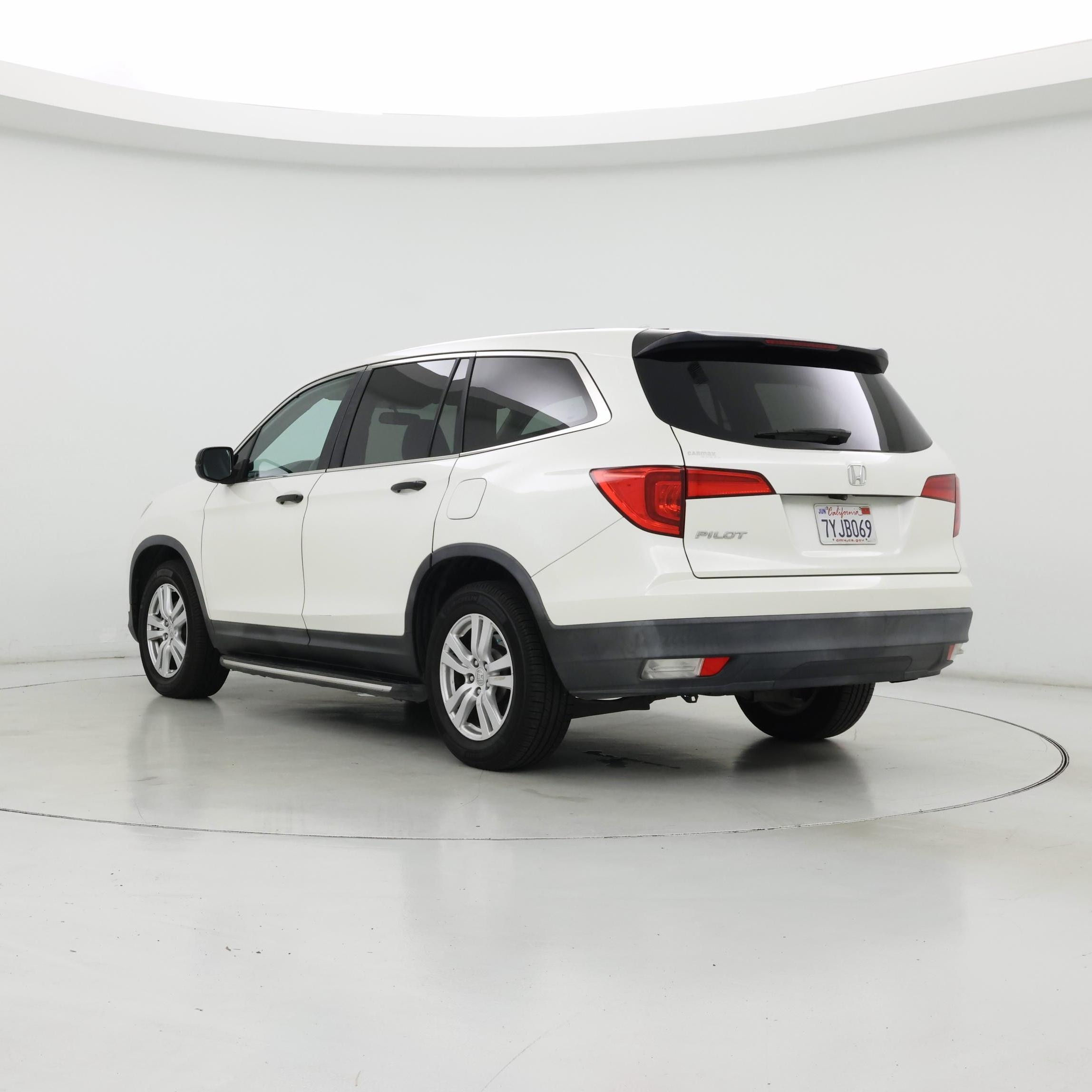 Thumbnail: 2017 Honda Pilot - 2